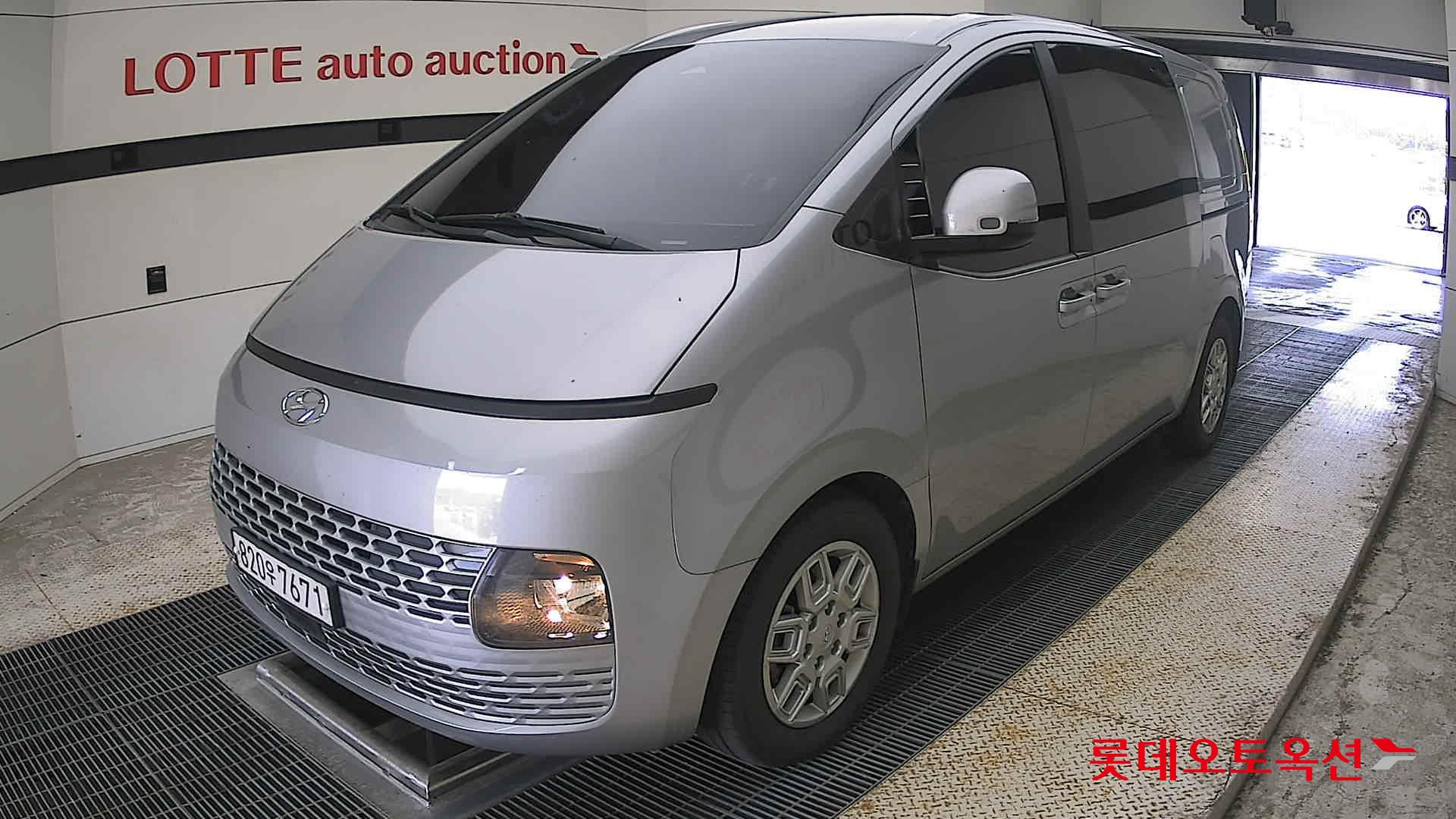 2022 - hyundai staria