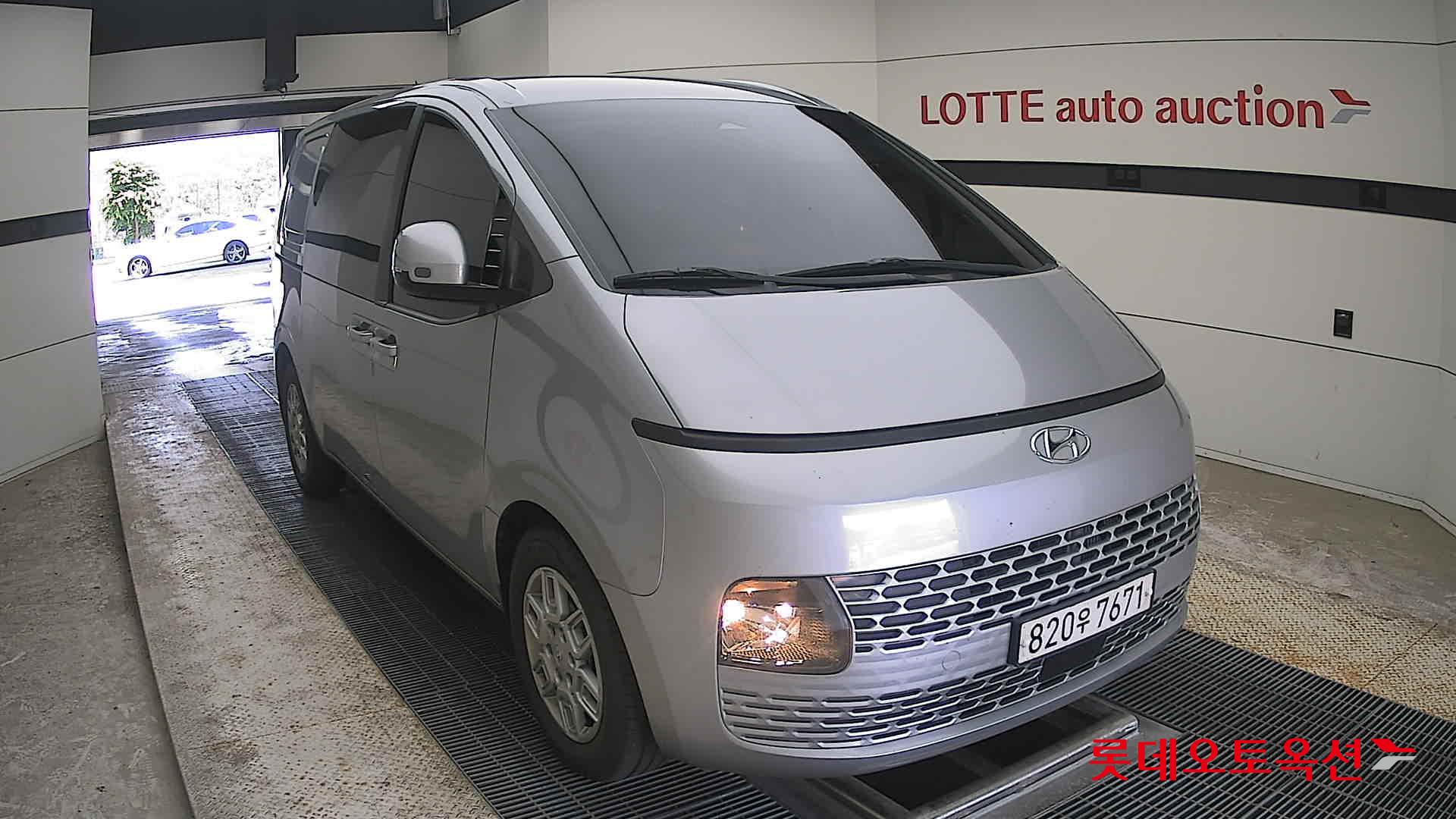 2022 - hyundai staria