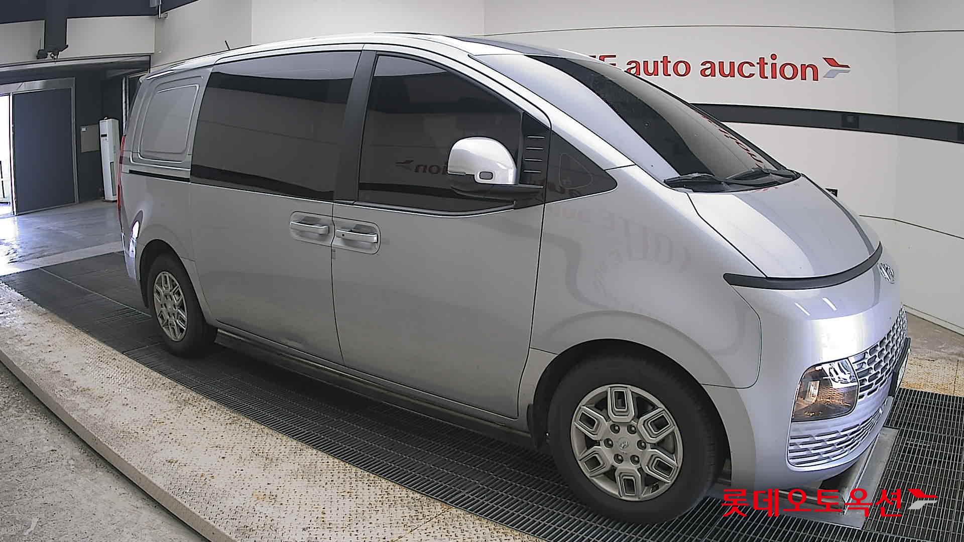 2022 - hyundai staria