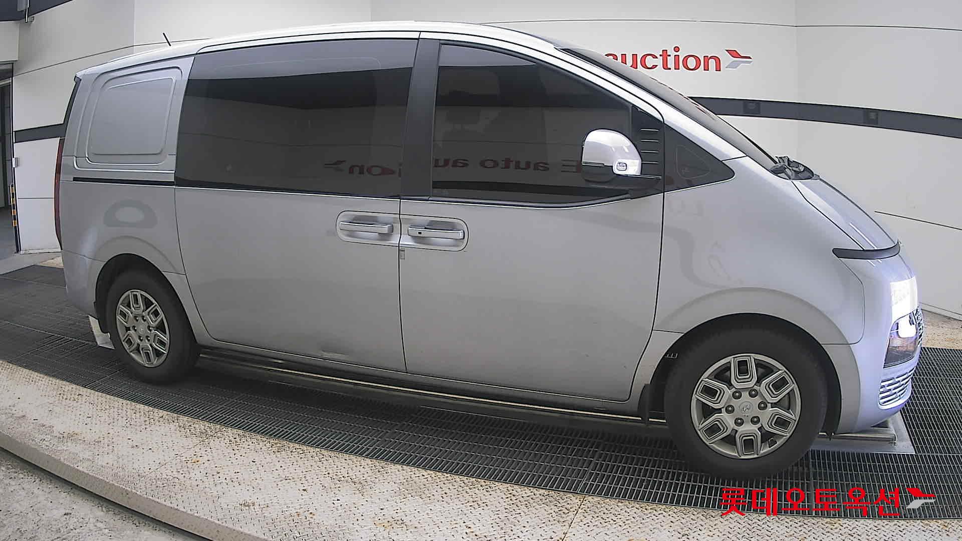 2022 - hyundai staria