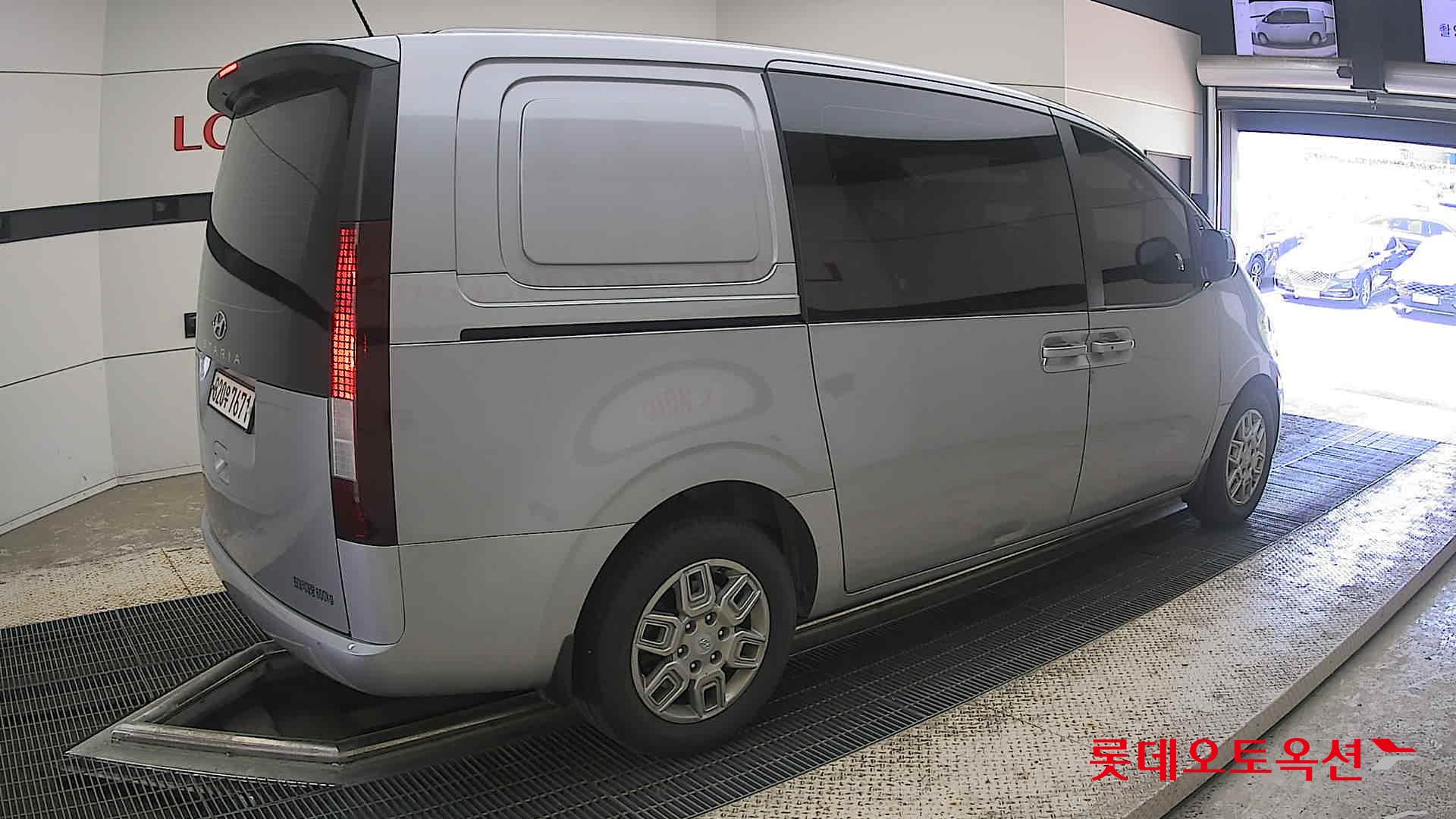 2022 - hyundai staria