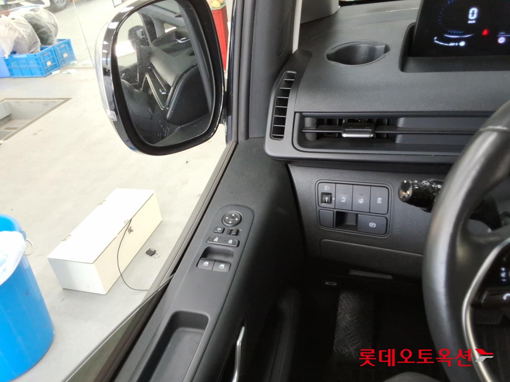 2022 - hyundai staria