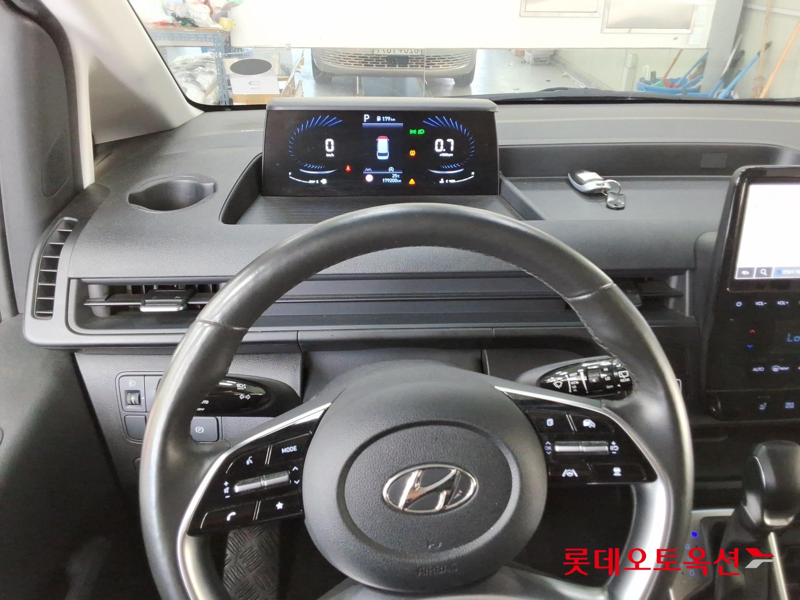 2022 - hyundai staria