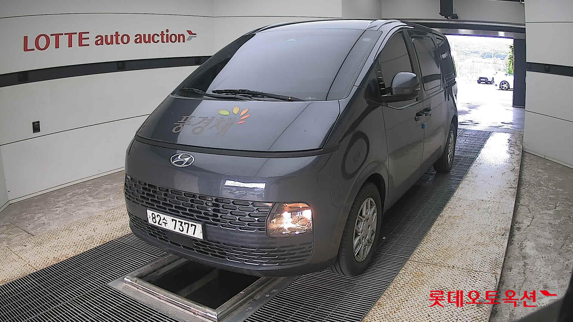2022 - hyundai staria