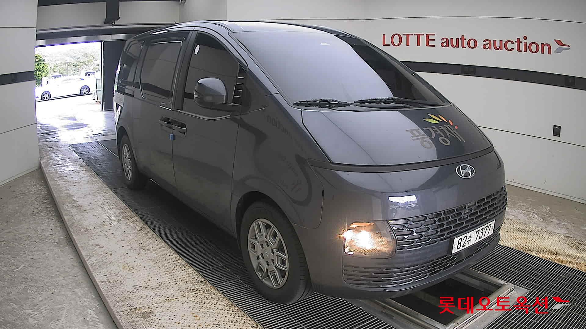 2022 - hyundai staria
