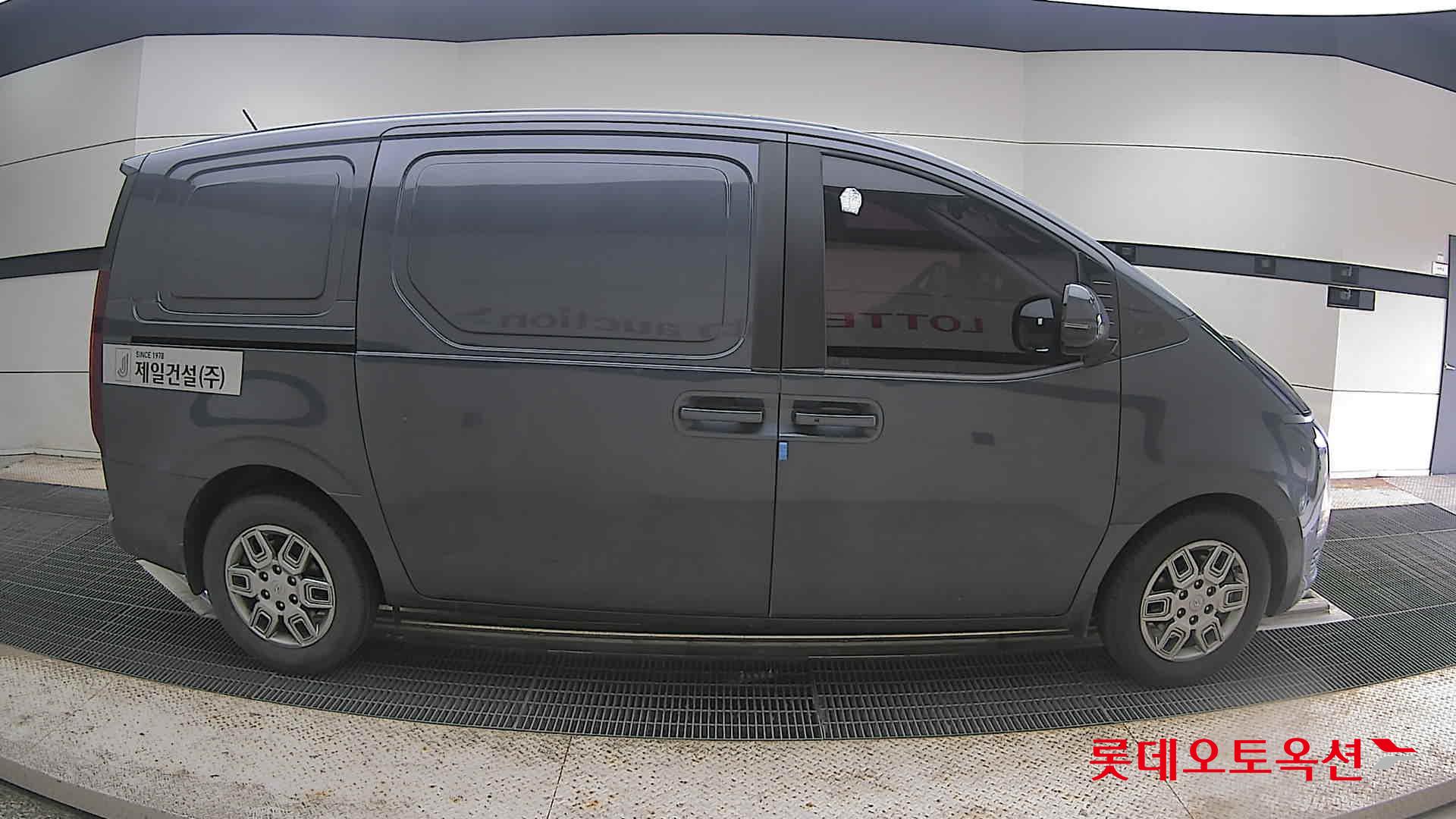 2022 - hyundai staria