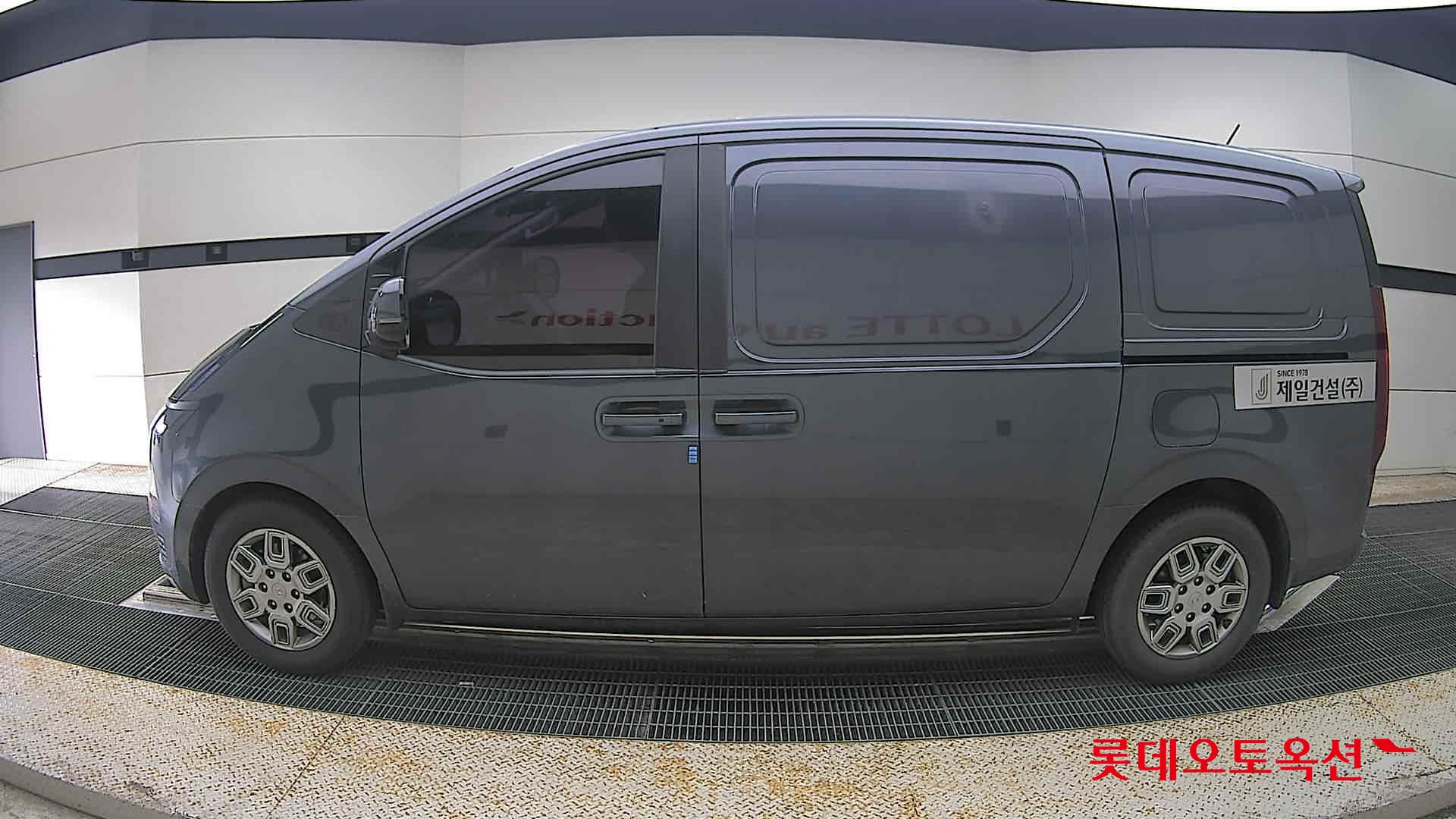 2022 - hyundai staria