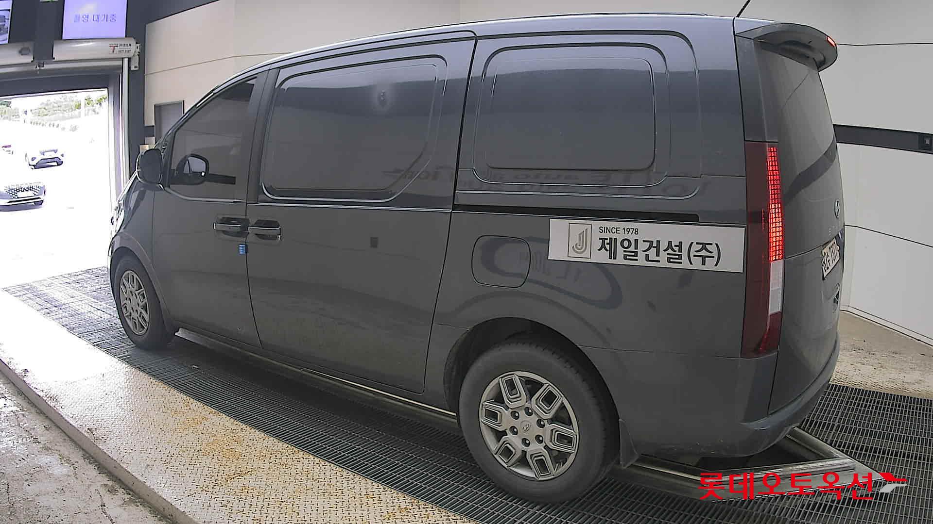 2022 - hyundai staria