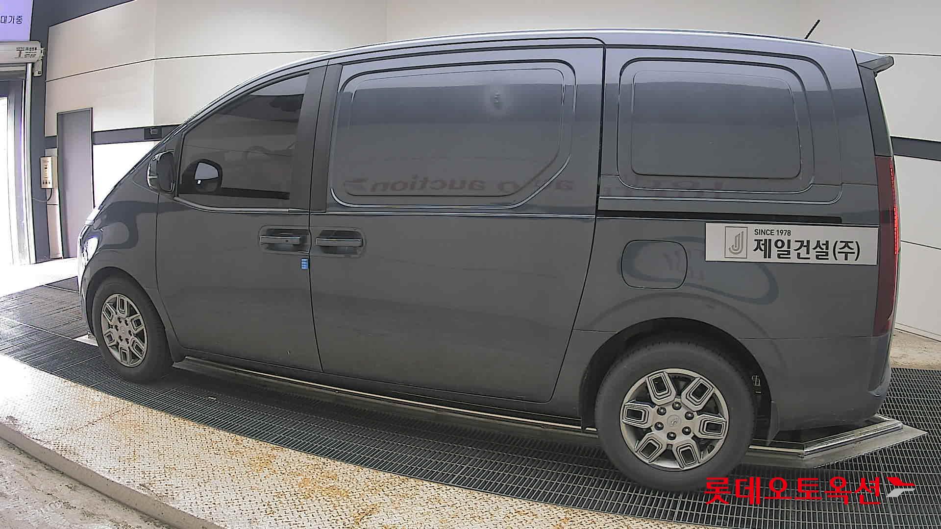 2022 - hyundai staria