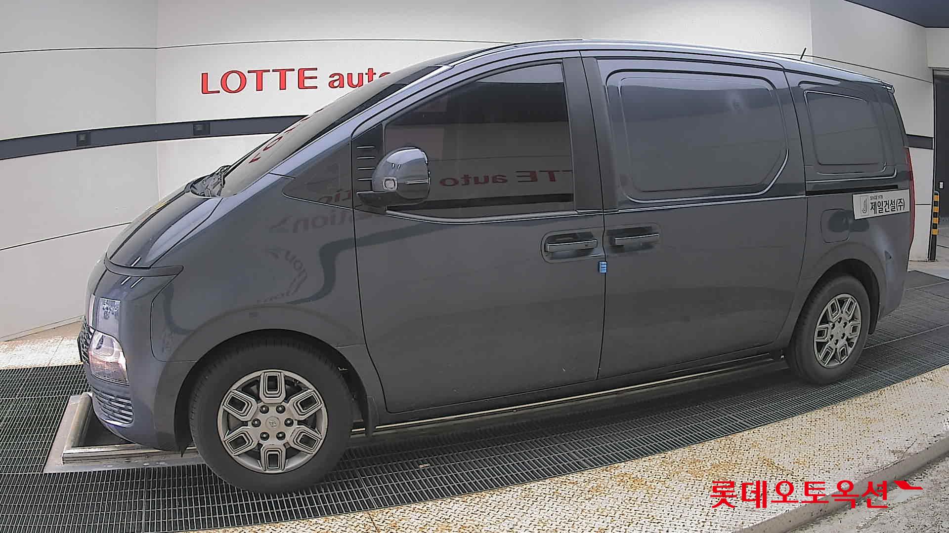 2022 - hyundai staria