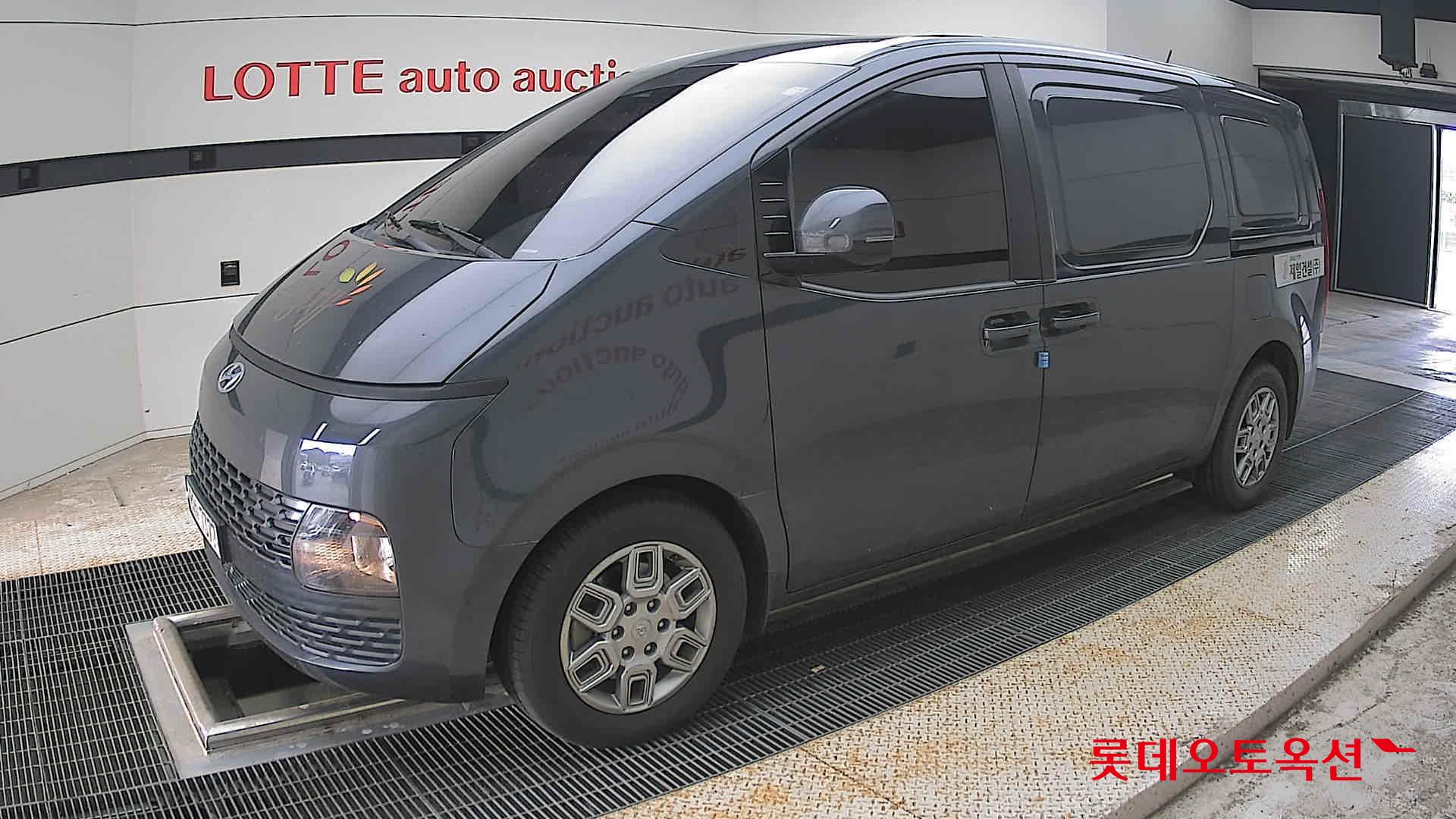 2022 - hyundai staria