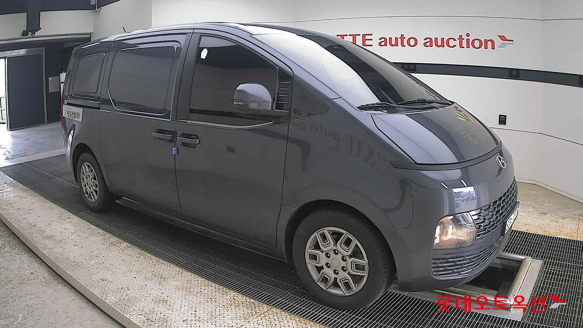 2022 - hyundai staria