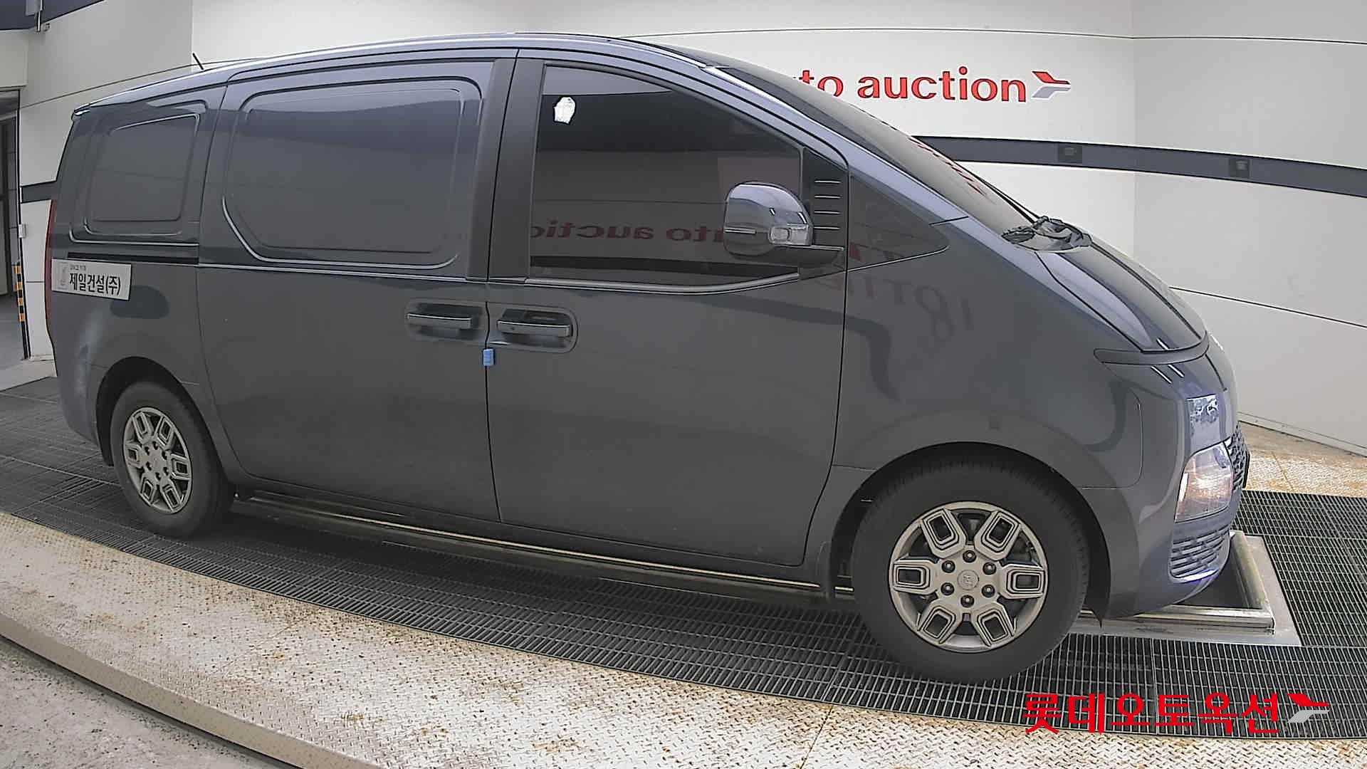 2022 - hyundai staria