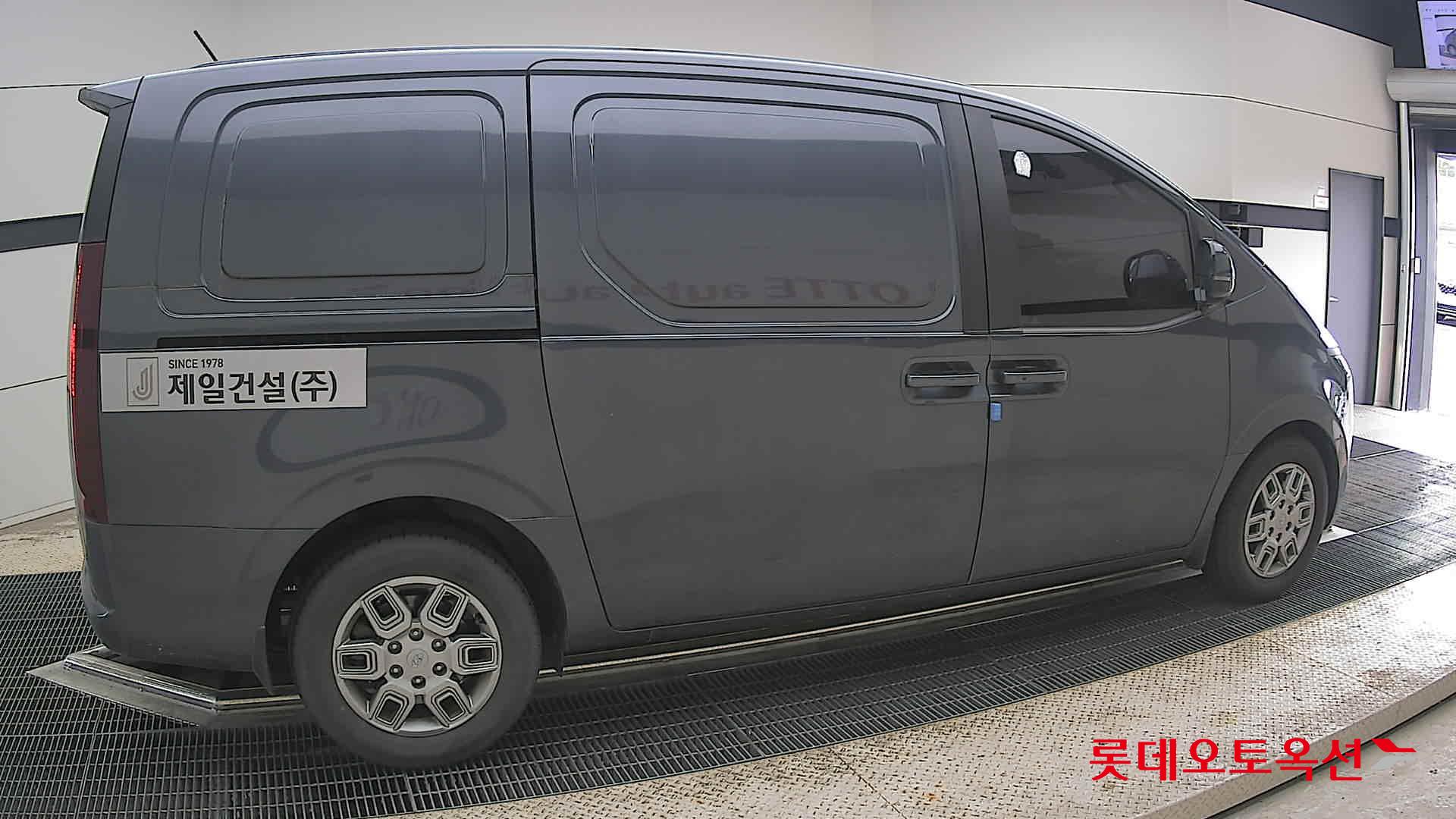 2022 - hyundai staria