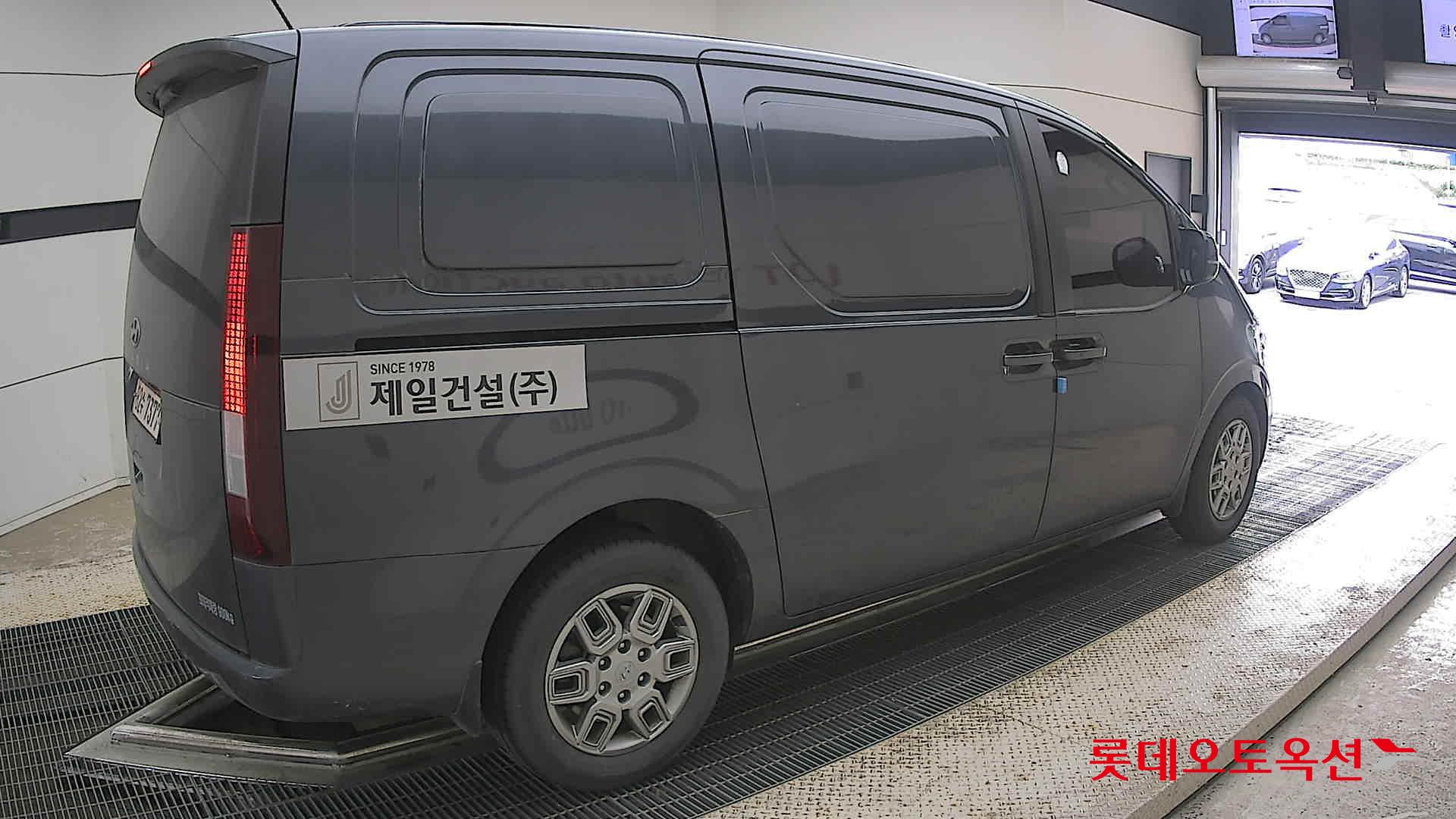 2022 - hyundai staria