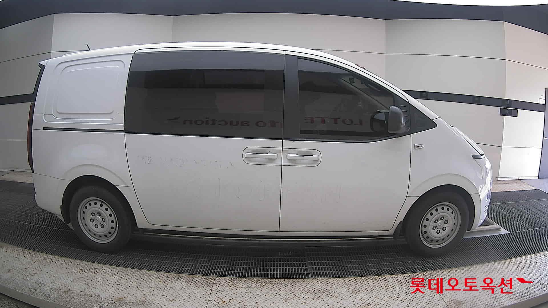 2022 - hyundai staria
