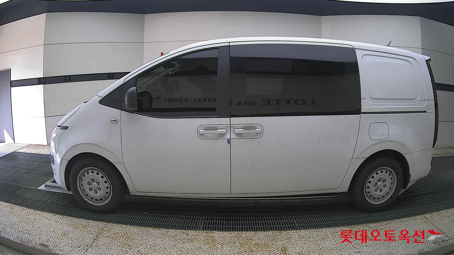 2022 - hyundai staria