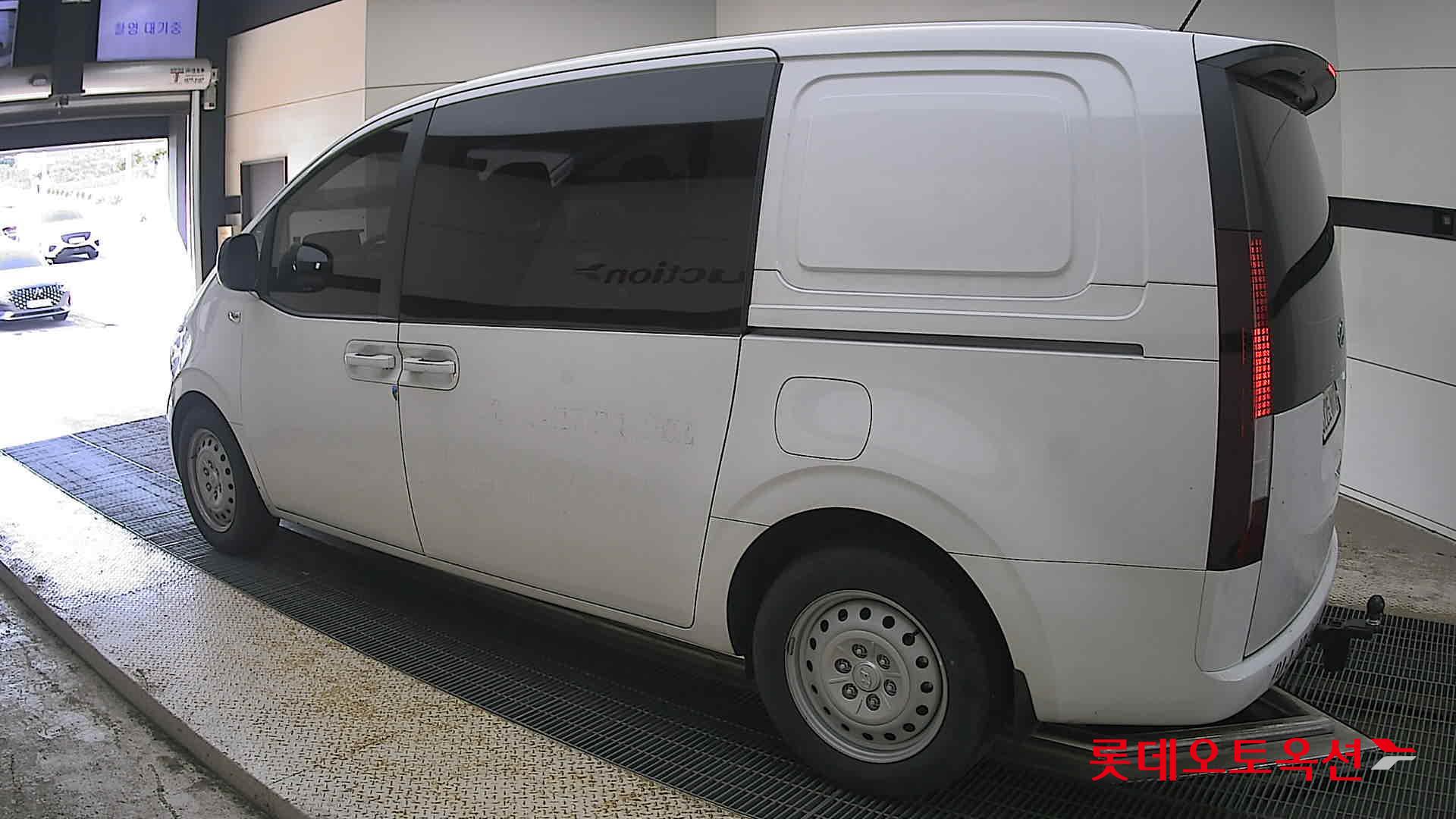 2022 - hyundai staria
