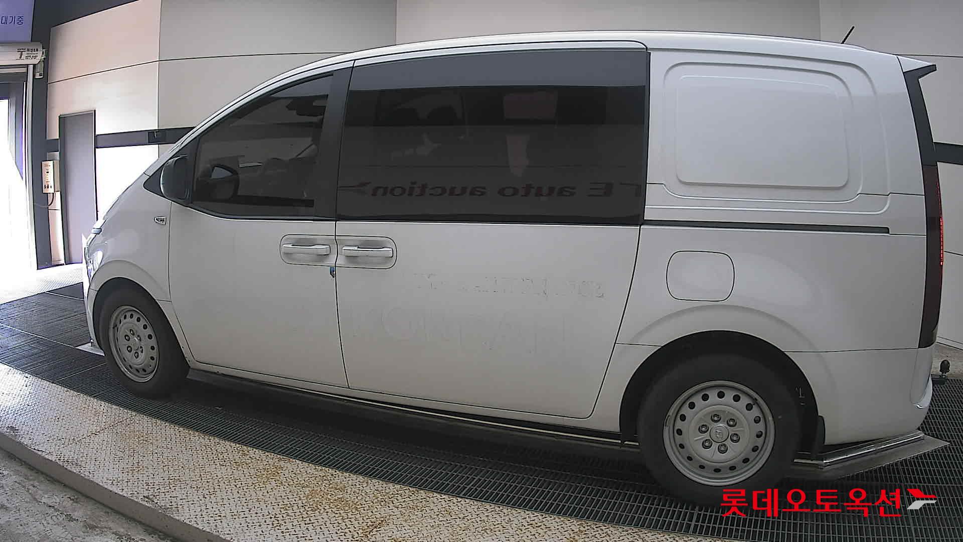 2022 - hyundai staria