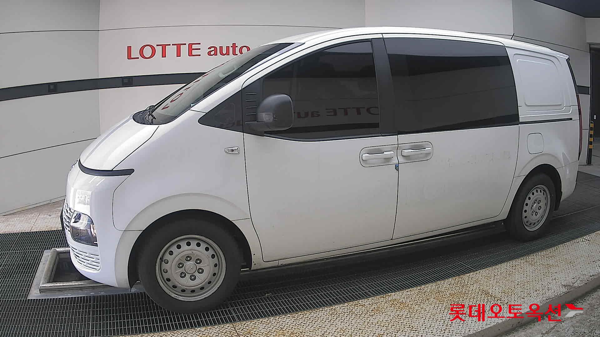 2022 - hyundai staria
