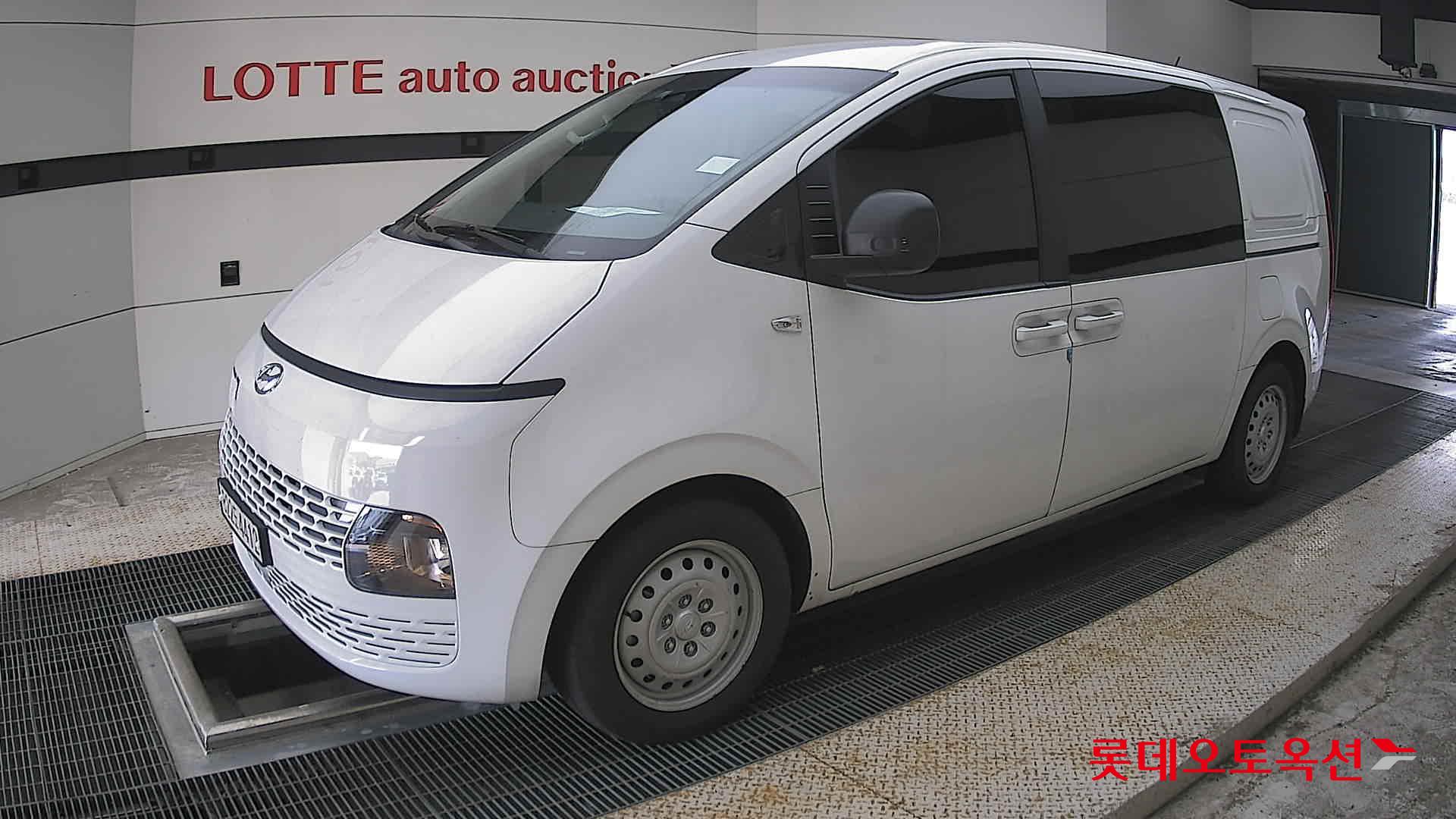 2022 - hyundai staria