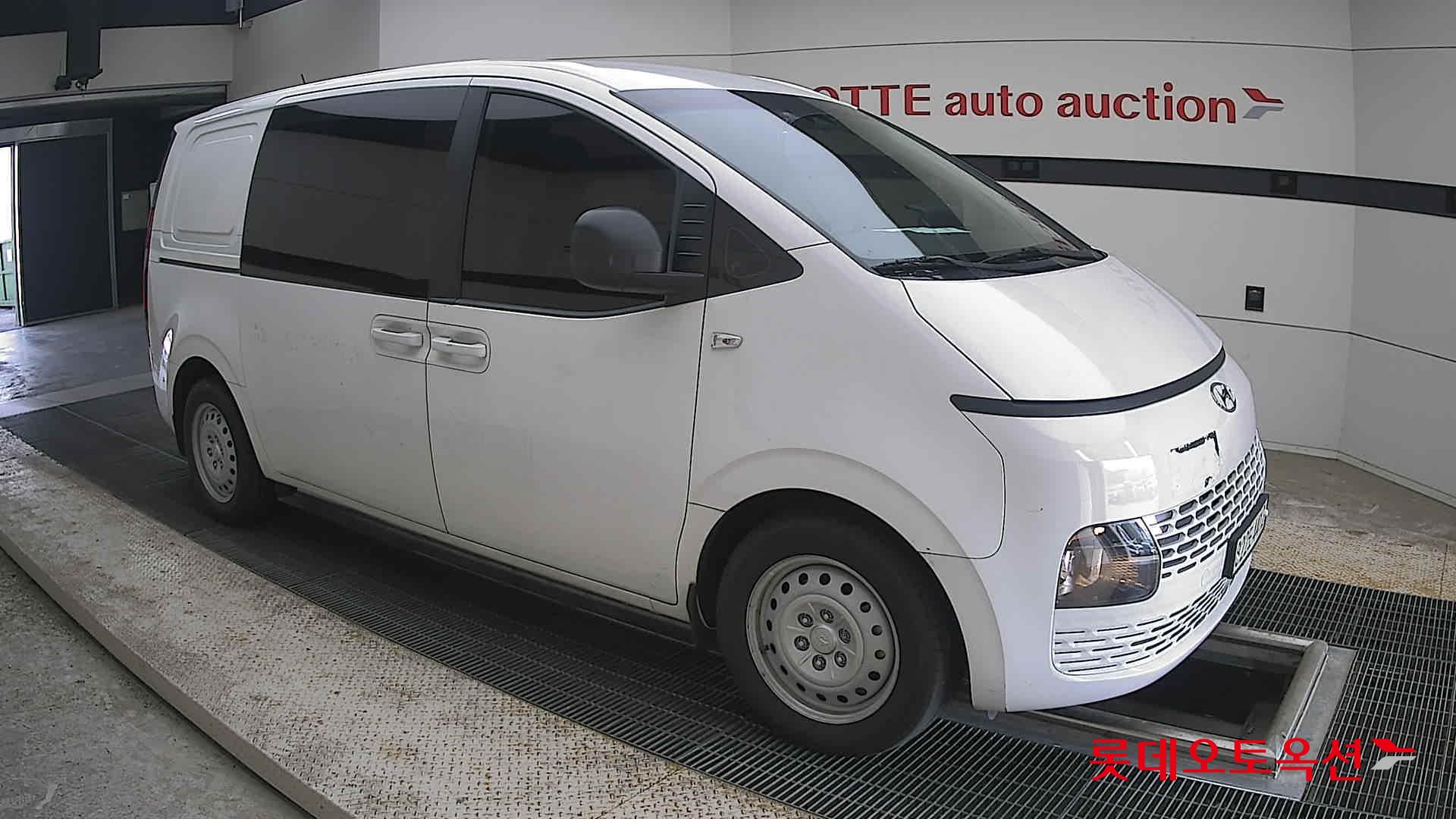2022 - hyundai staria