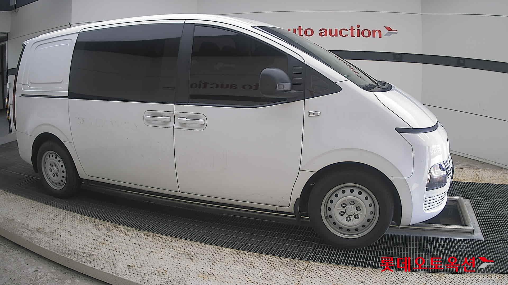 2022 - hyundai staria