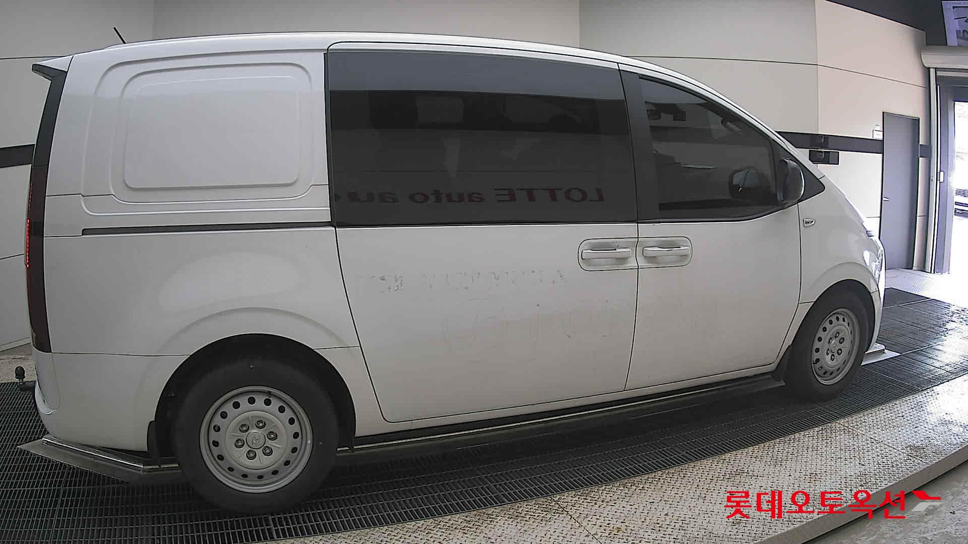 2022 - hyundai staria