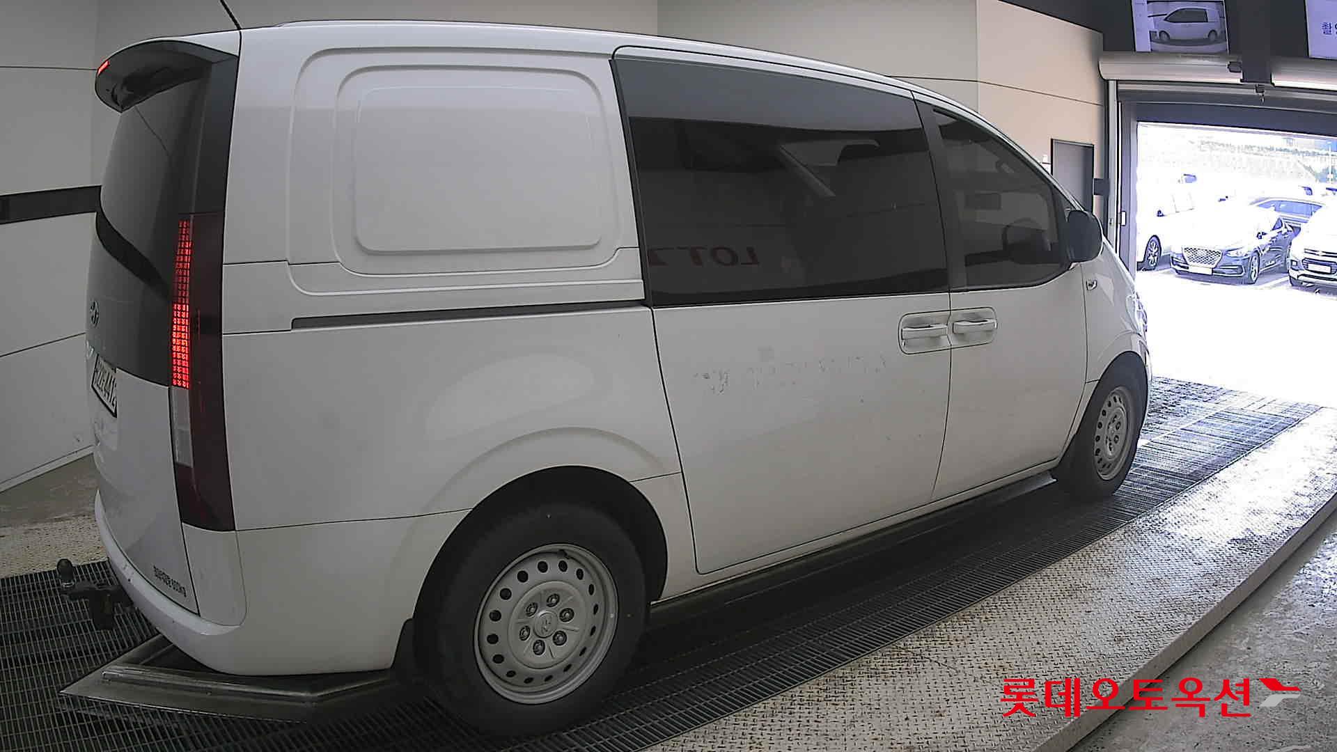 2022 - hyundai staria