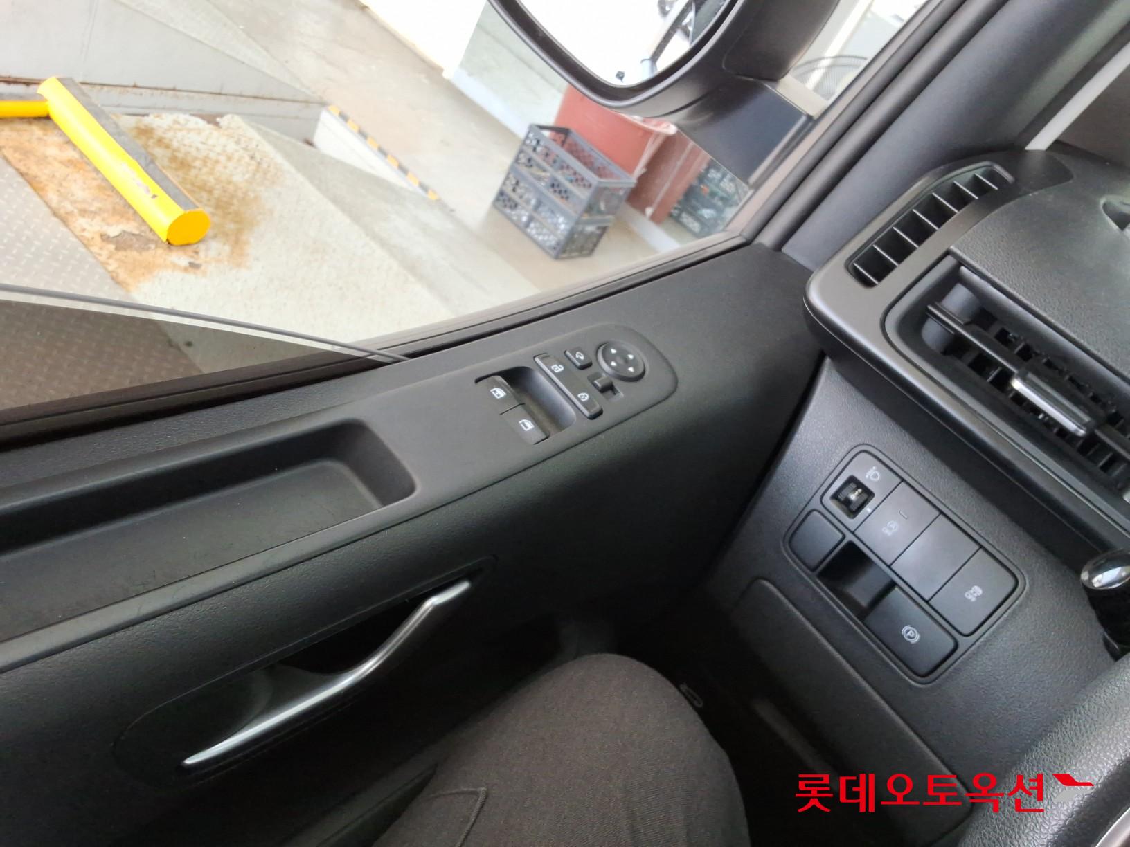 2022 - hyundai staria