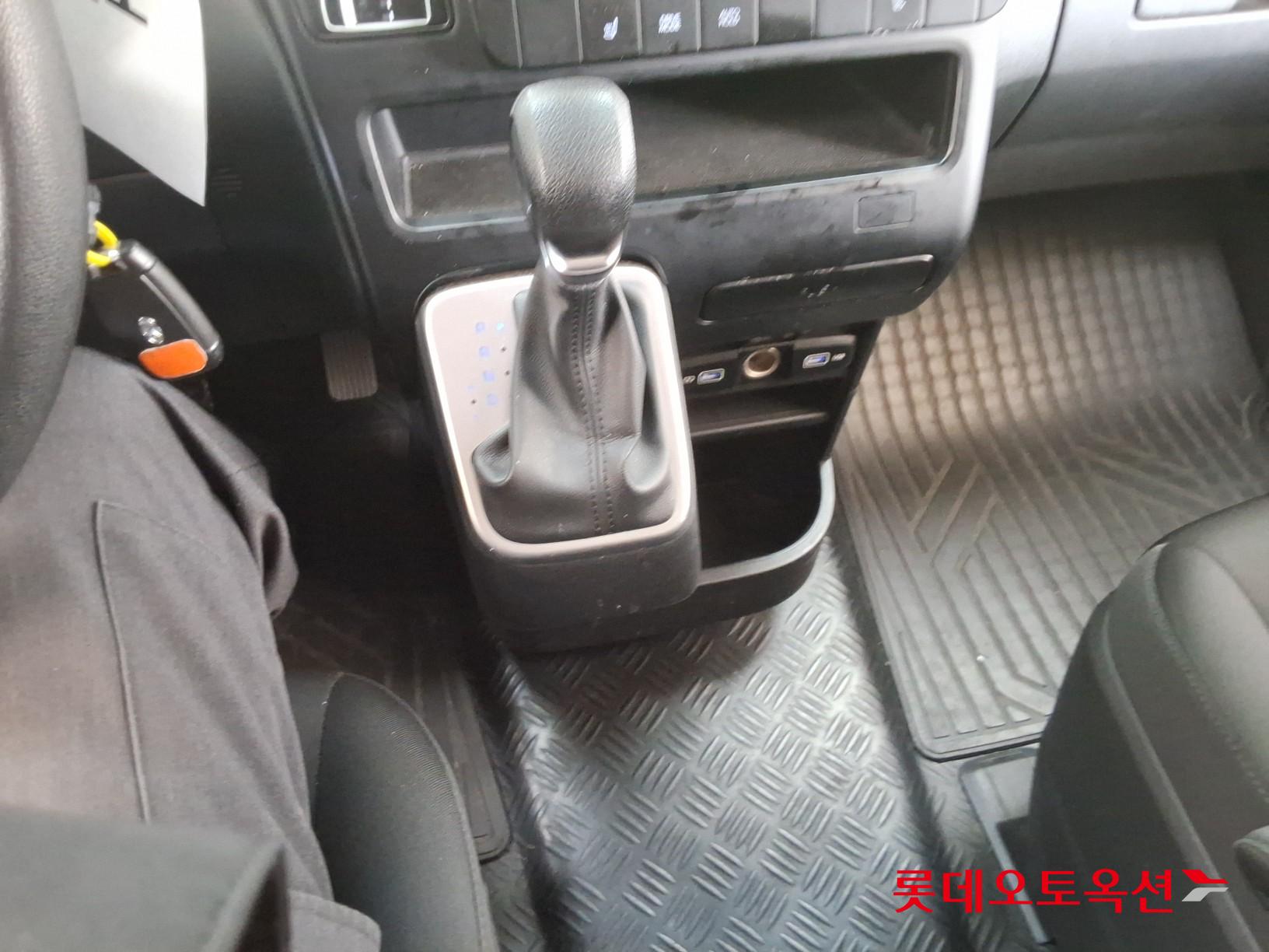 2022 - hyundai staria