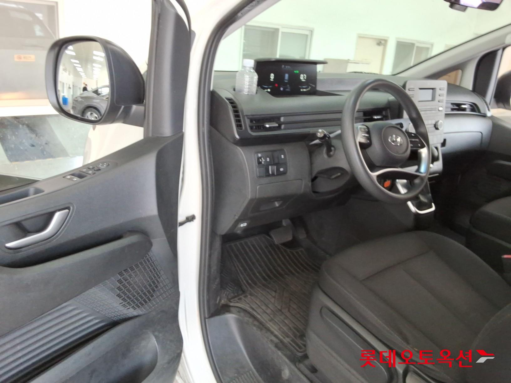 2022 - hyundai staria