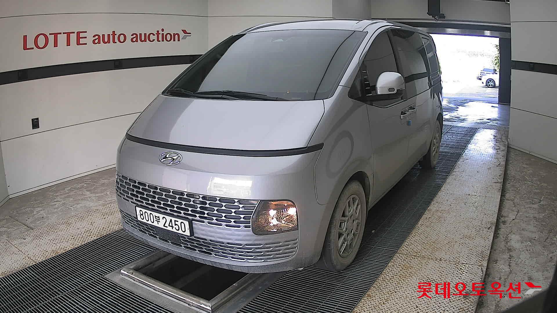 2024 - hyundai staria