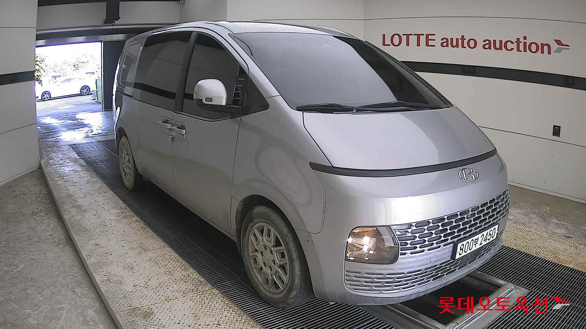 2024 - hyundai staria