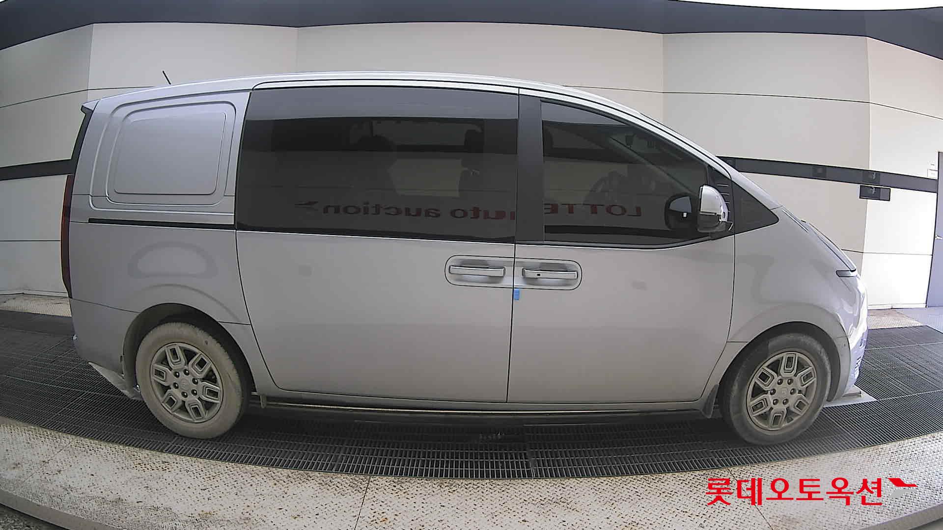 2024 - hyundai staria