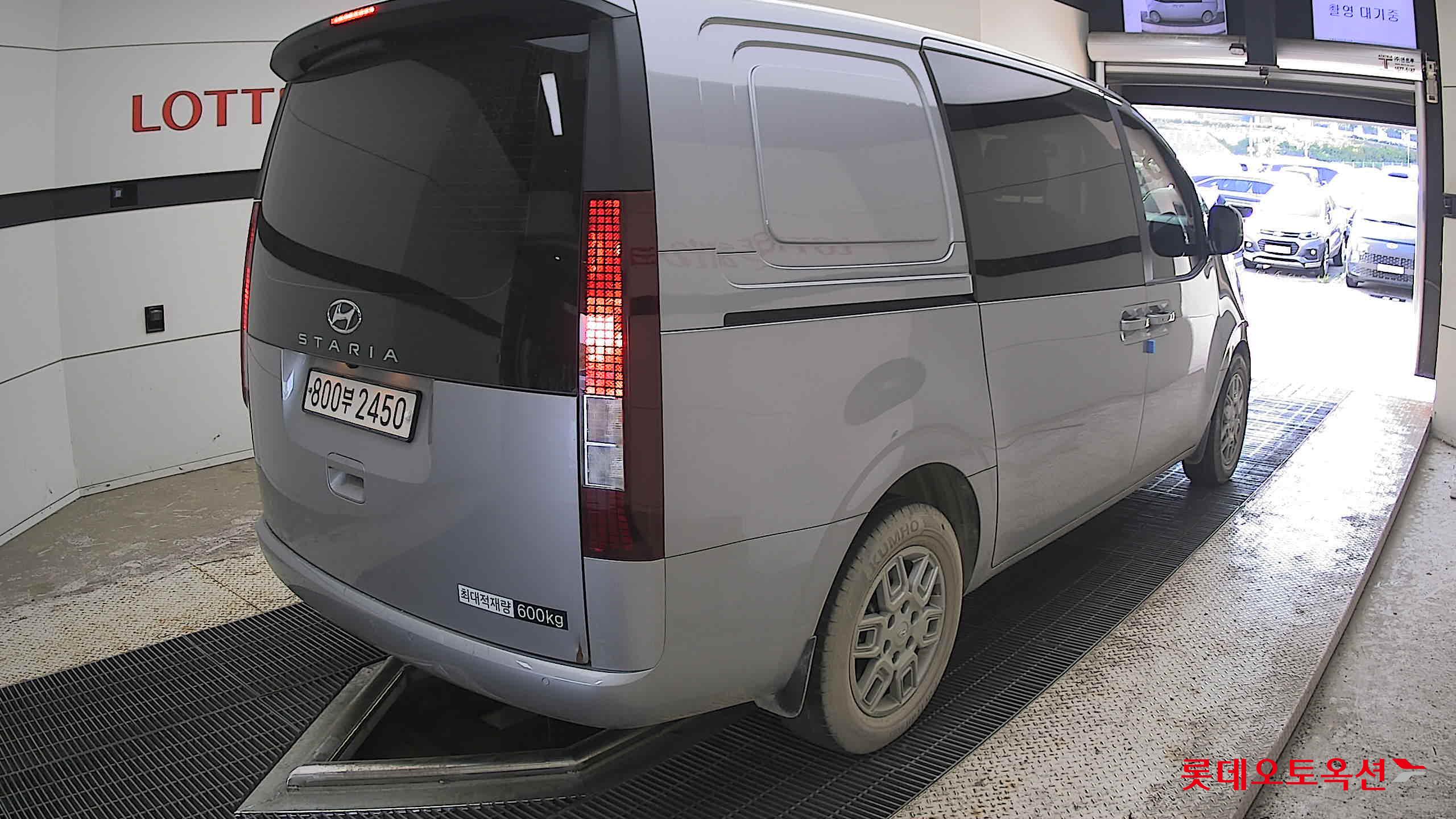 2024 - hyundai staria