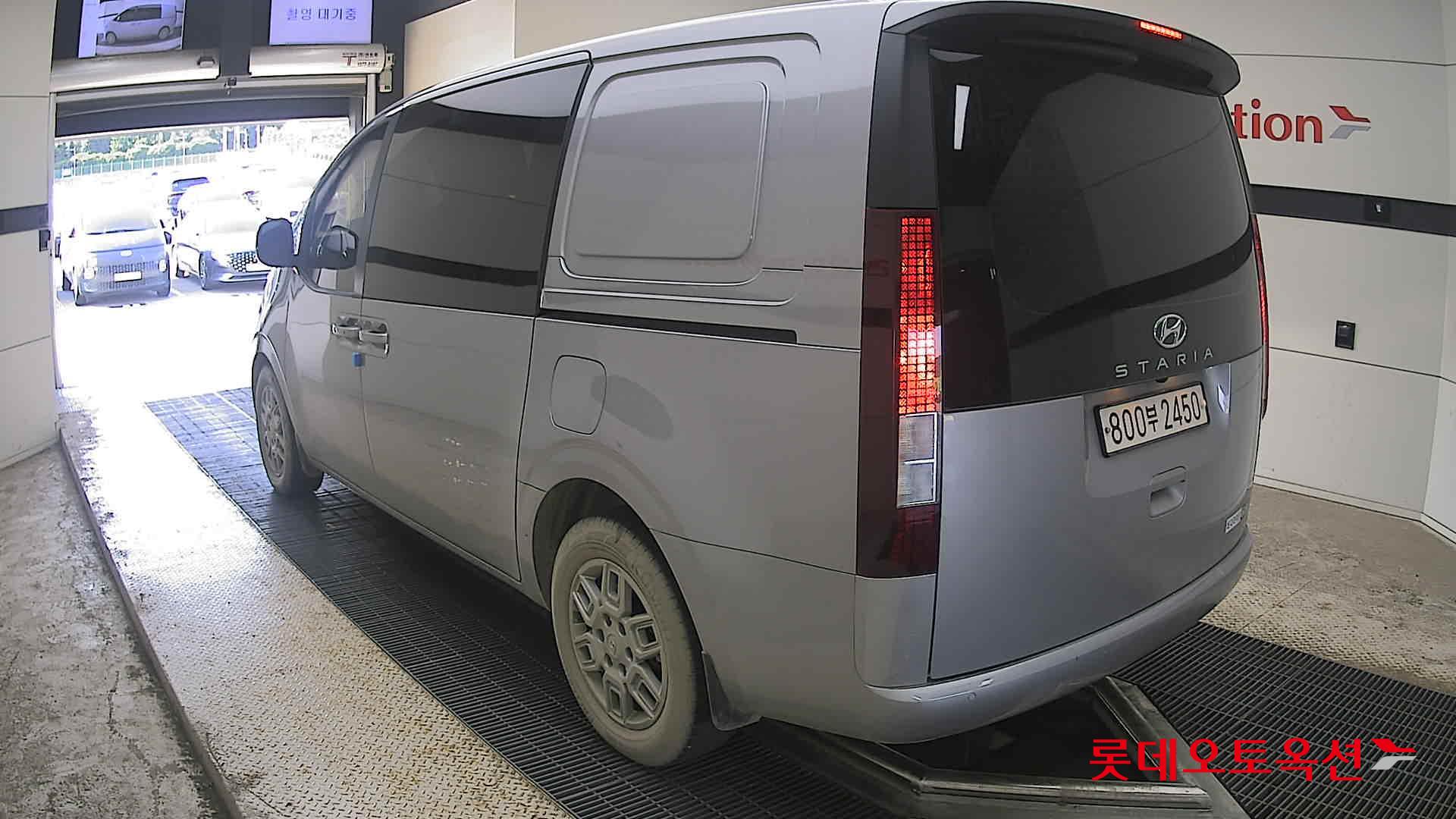 2024 - hyundai staria