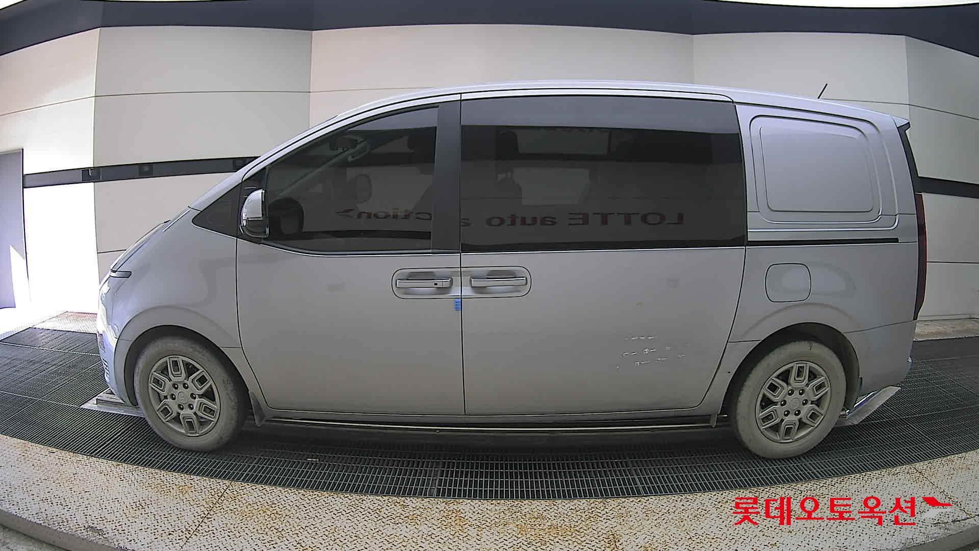 2024 - hyundai staria