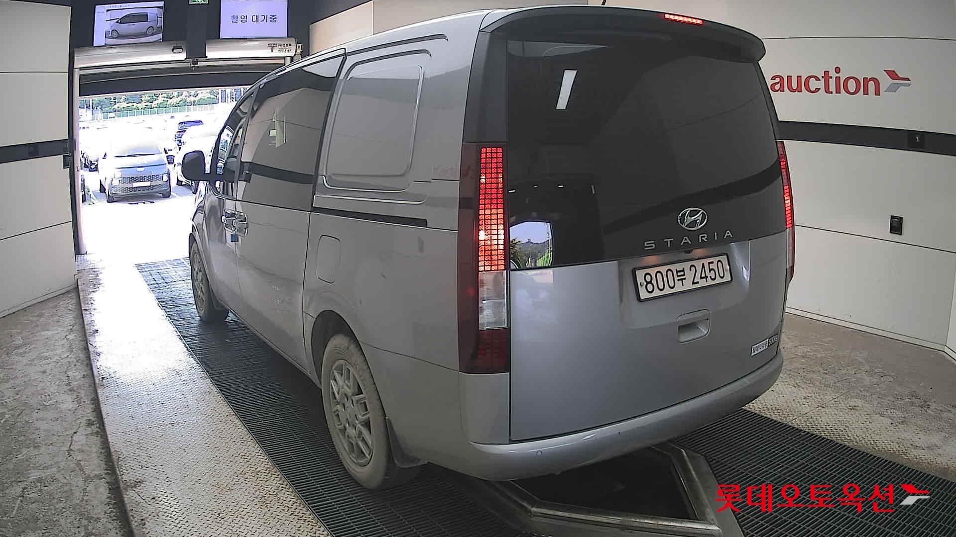 2024 - hyundai staria