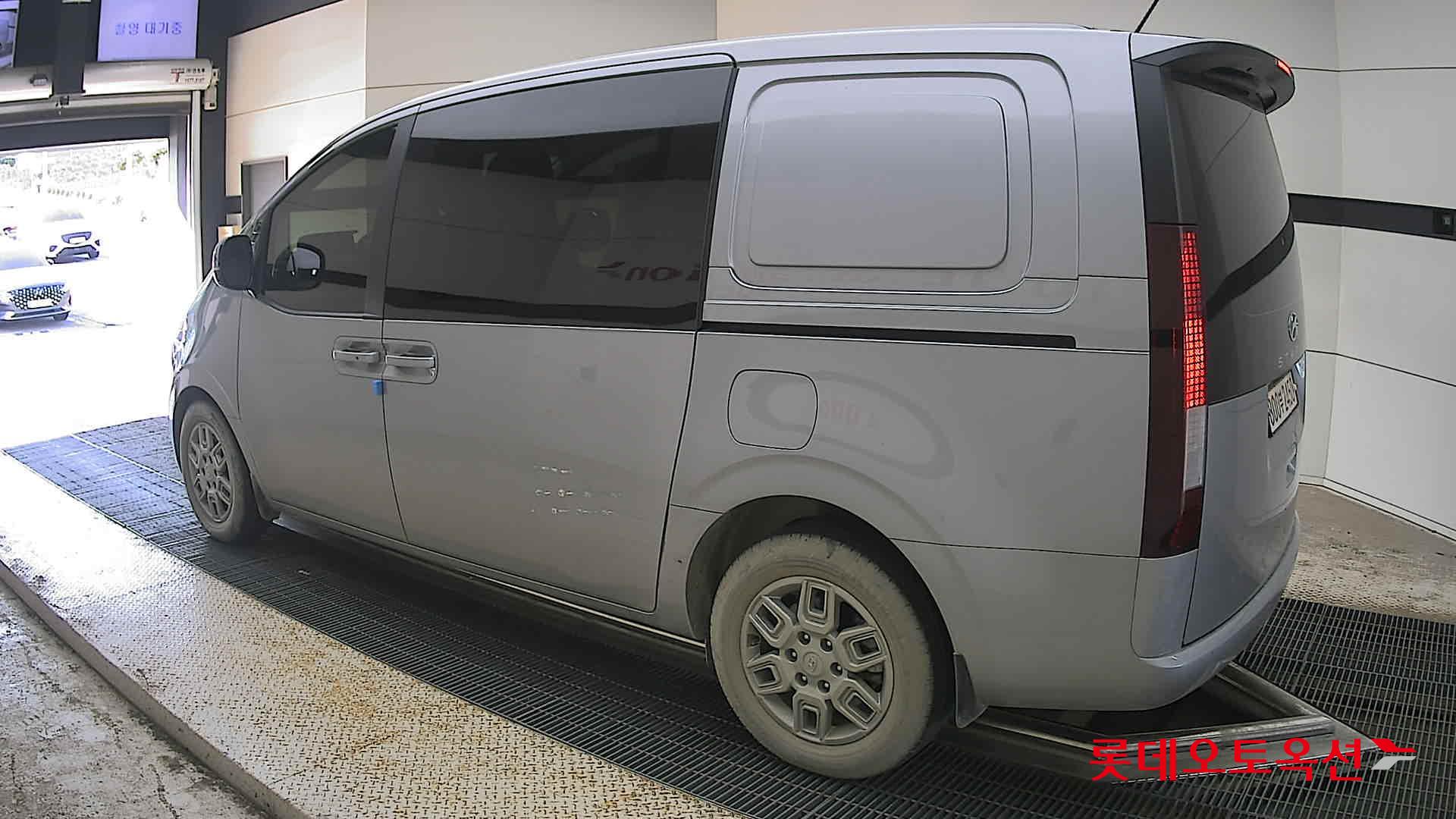 2024 - hyundai staria