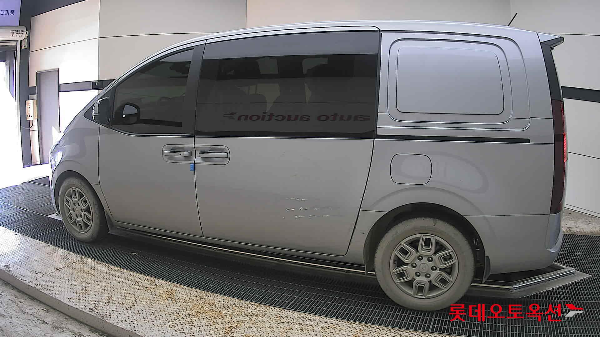 2024 - hyundai staria
