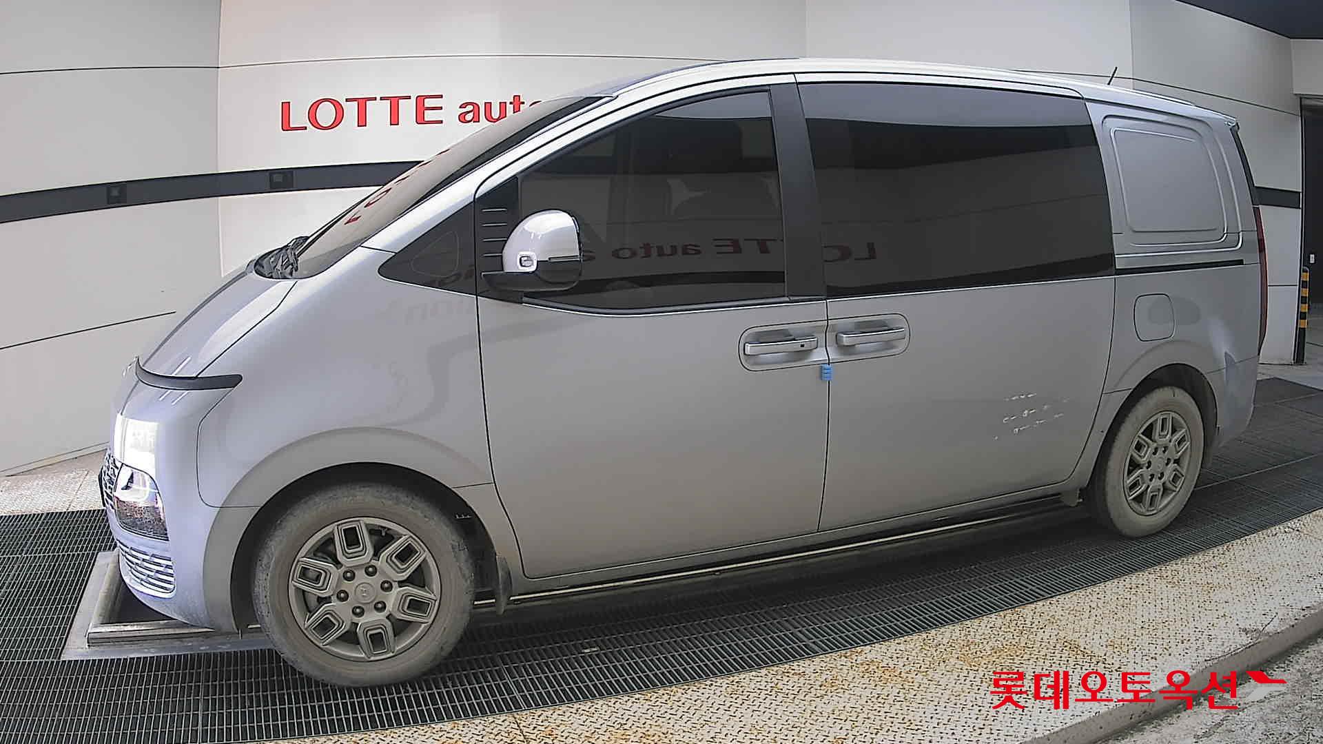 2024 - hyundai staria