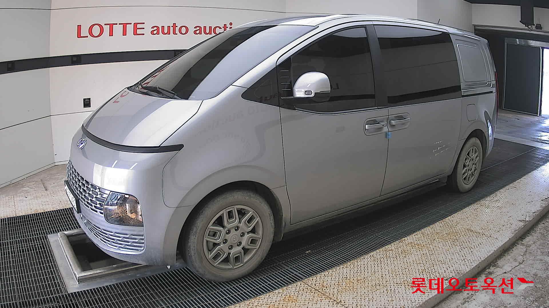2024 - hyundai staria