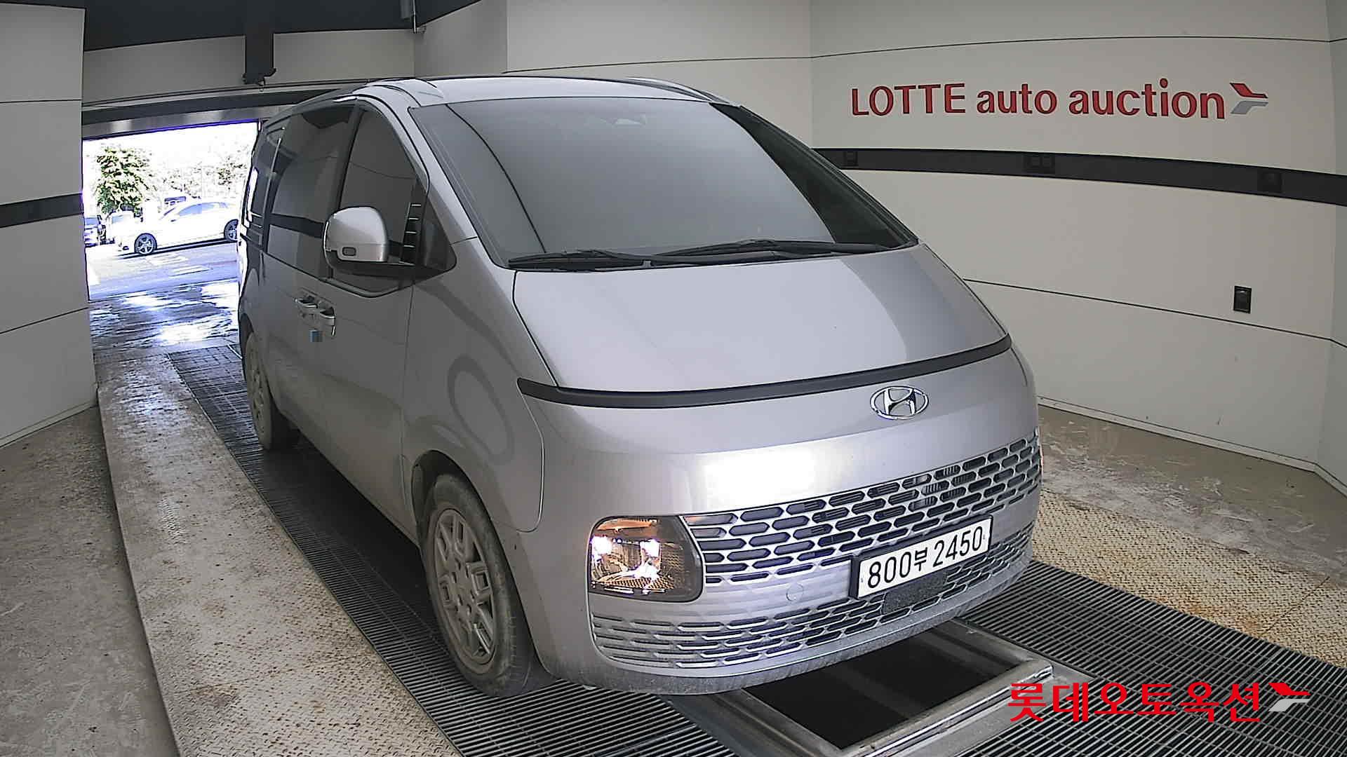 2024 - hyundai staria