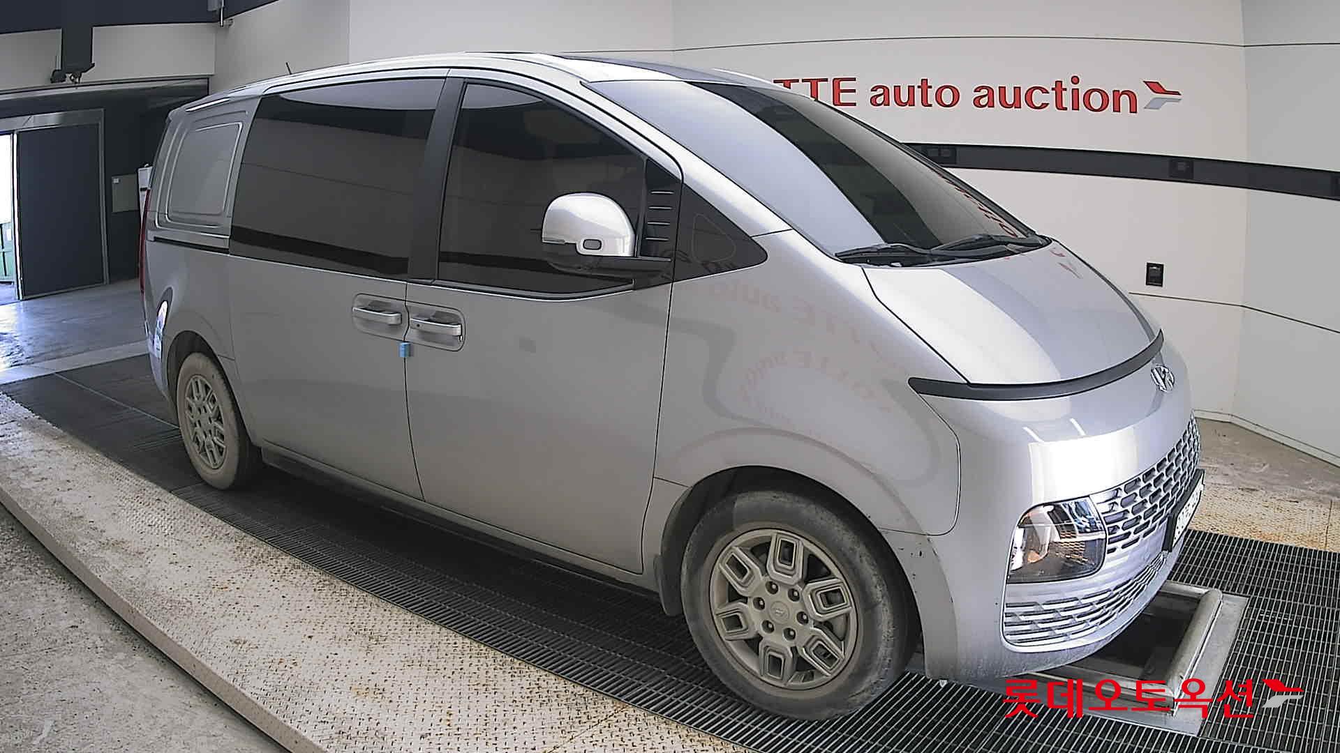 2024 - hyundai staria
