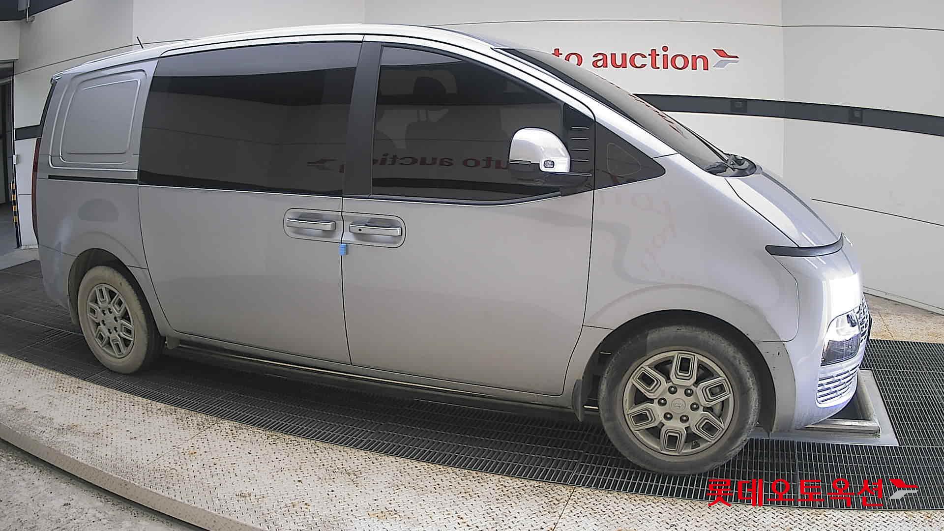 2024 - hyundai staria