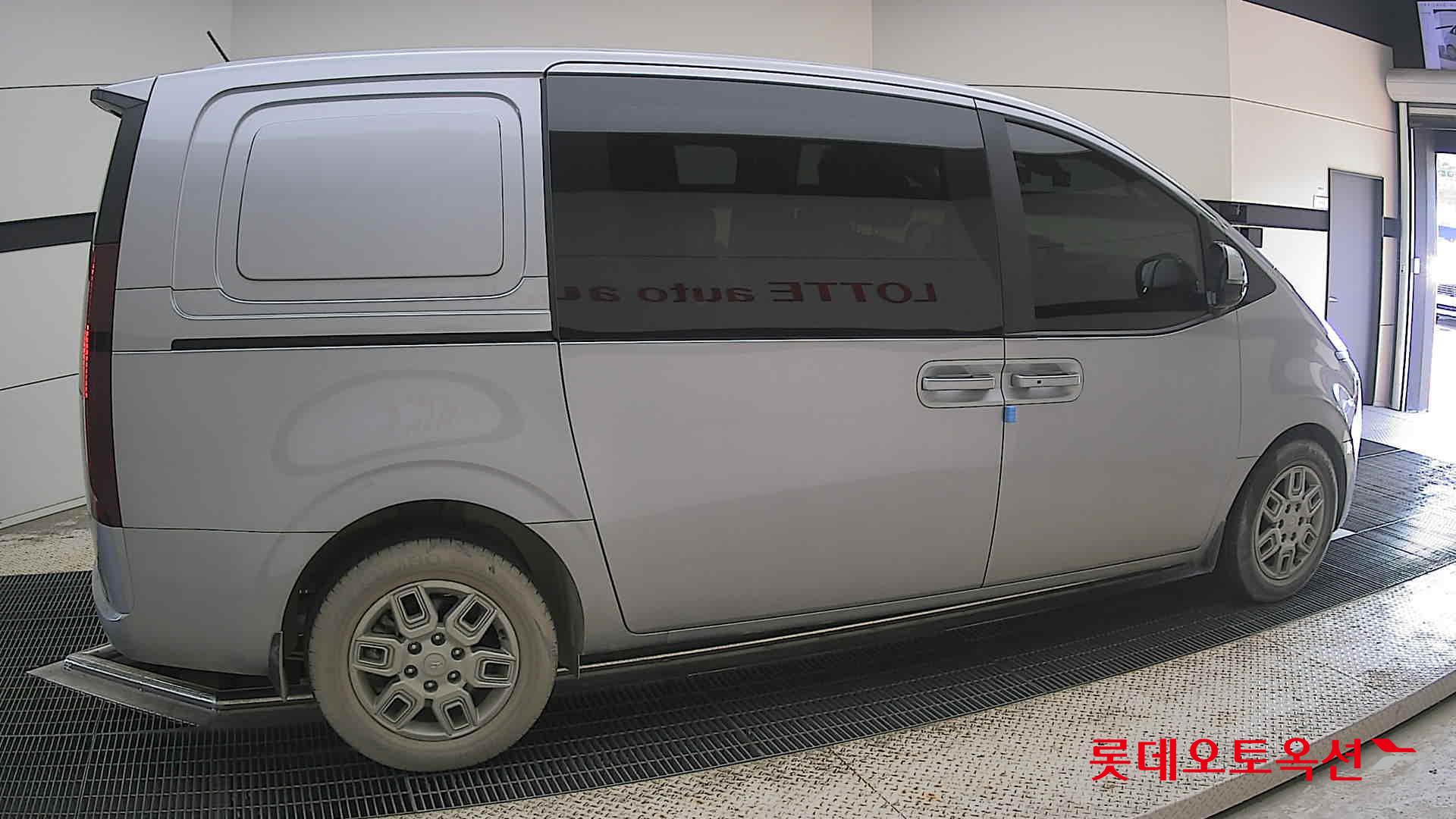 2024 - hyundai staria