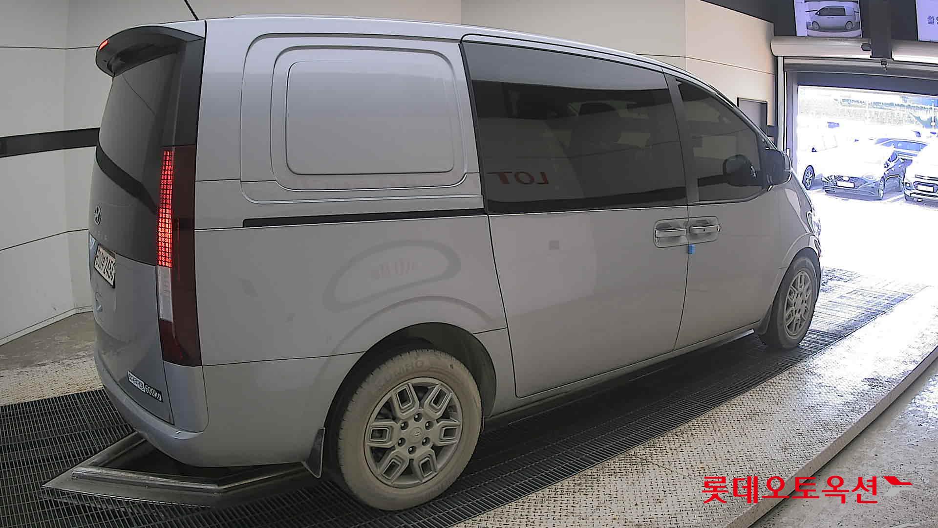 2024 - hyundai staria