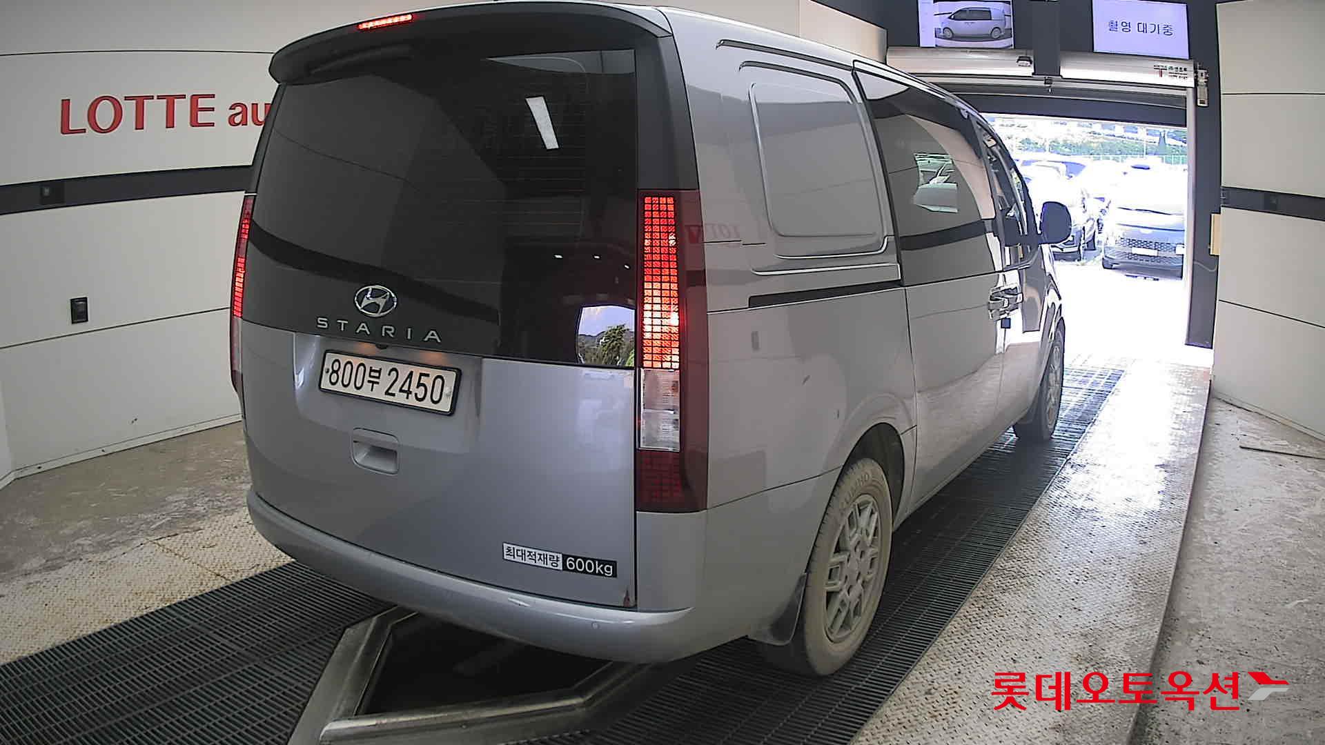 2024 - hyundai staria