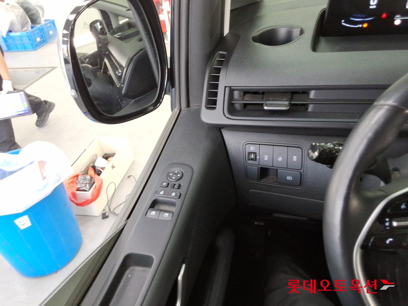 2024 - hyundai staria